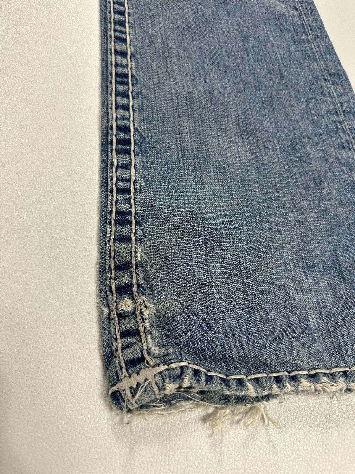 True Religion True Religion Bobby Super T Distressed Denim Size US 31 - 11 Thumbnail