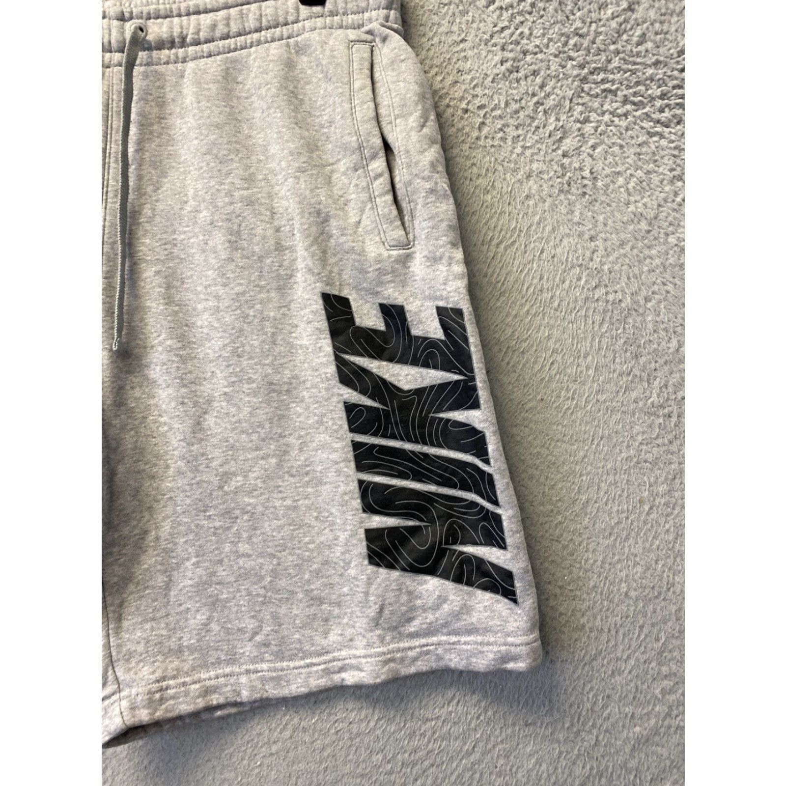 Nike VINTAGE Nike Men Athletic Shorts Fleece Graphic 90s Gray Large Activewear Size US 33 - 2 Thumbnail