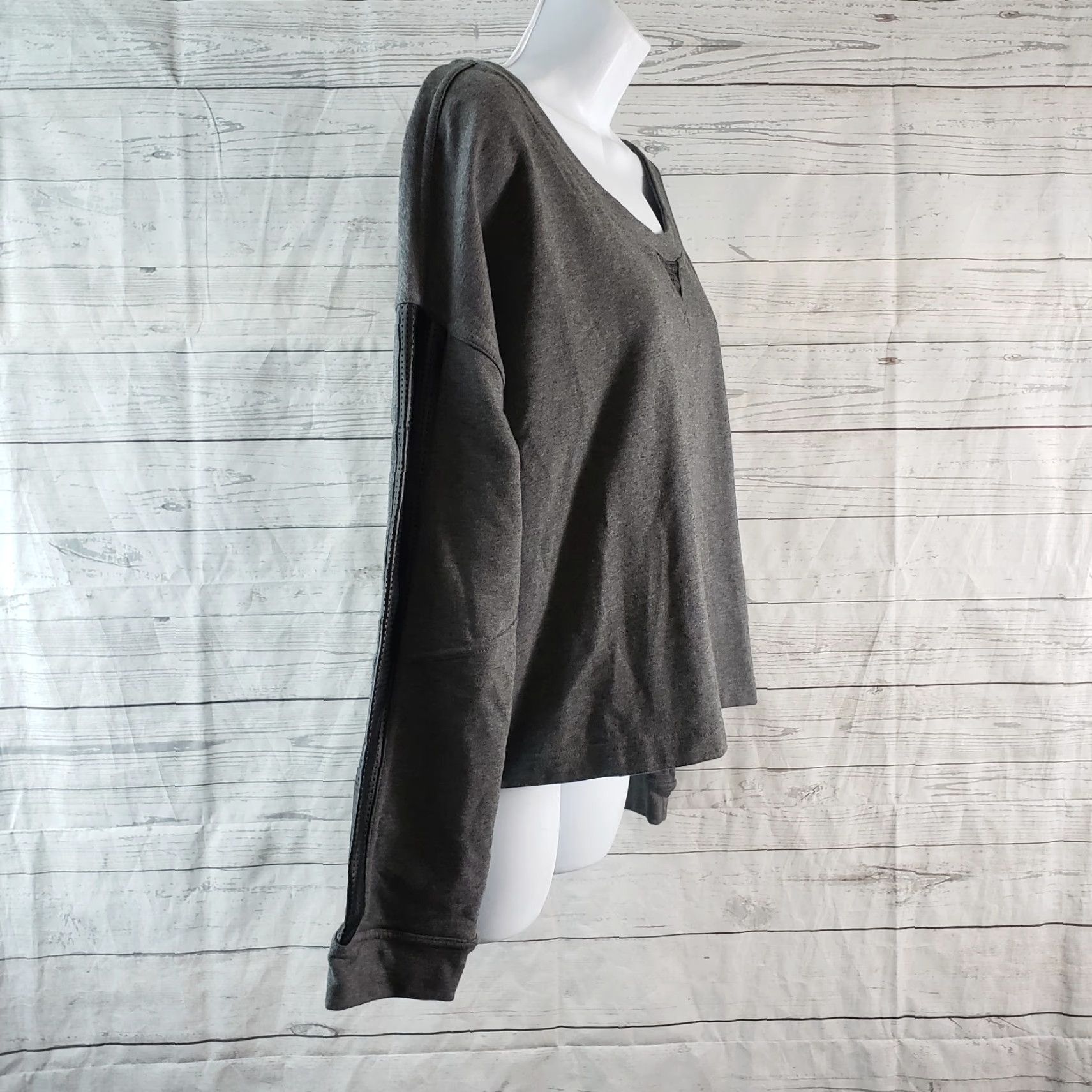 Betsey Johnson VINTAGE Betsey Johnson Womens Cropped Sweatshirt Gray L Pullover Long Sleeve User-friendly? Size L / US 10 / IT 46 - 3 Thumbnail