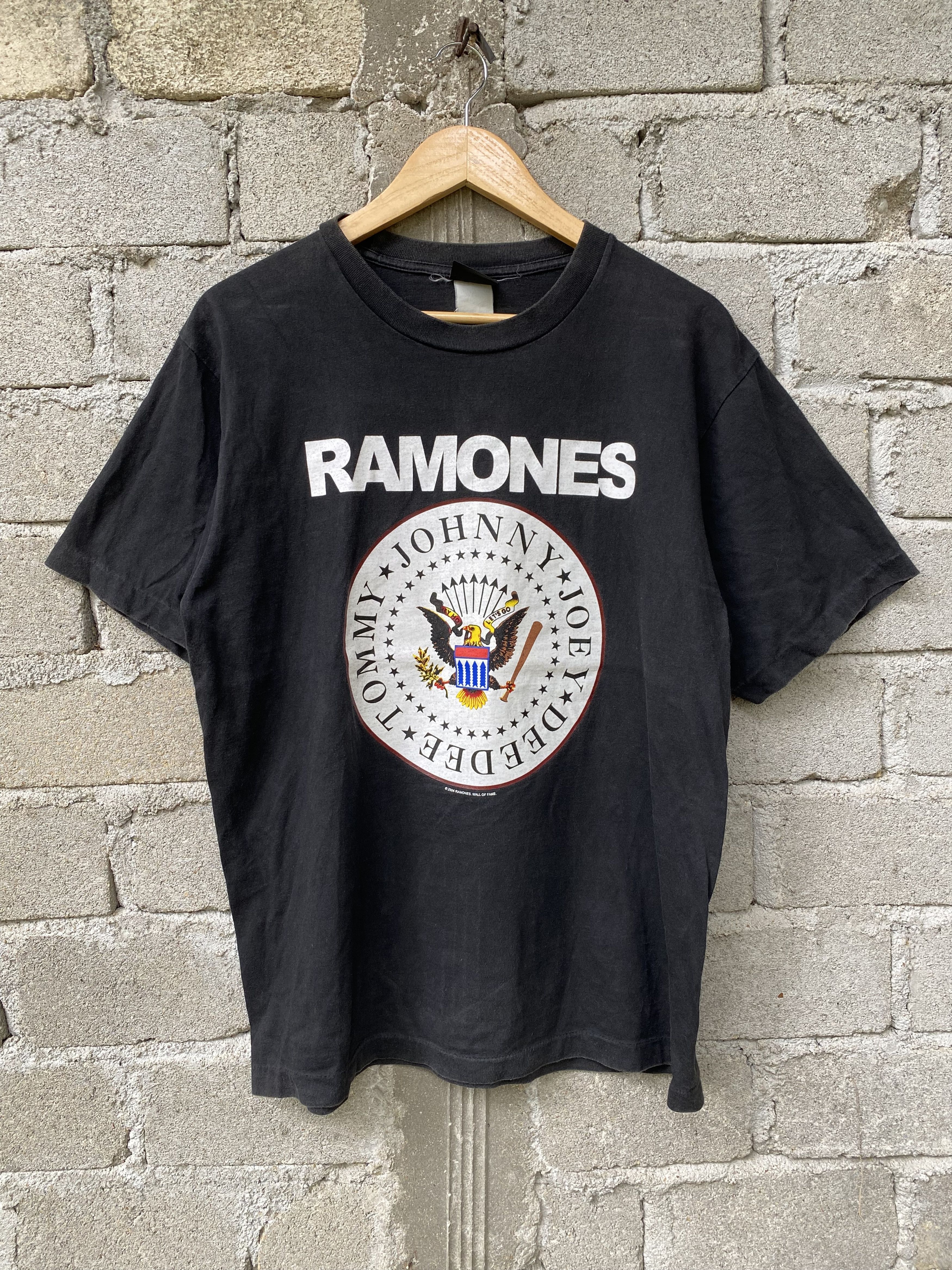 Band Tees × Vintage Vintage 2004 Ramones Band Line Up Names Wall of Fame Tshirt Size US M / EU 48-50 / 2 - 1 Thumbnail