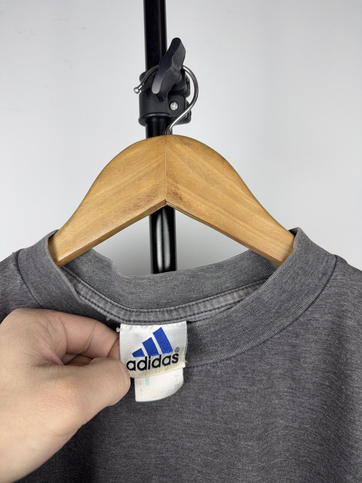 Adidas 90s Retro adidas Faded Grey Logo T-Shirt Vintage Sportswear Size US L / EU 52-54 / 3 - 10 Thumbnail