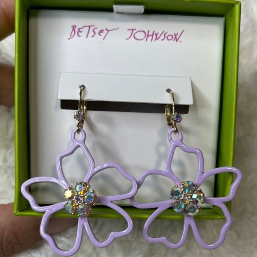 Betsey johnson high quality IRIDESCENT DAISY EARRINGS