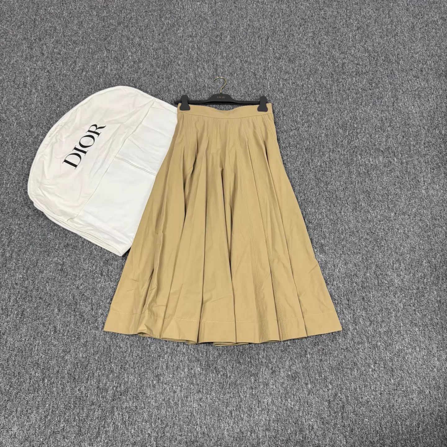 Dior Dior Women's High-Waist Pleated Khaki Skirt 38 Size 27" / US 4 / IT 40 - 1 Thumbnail