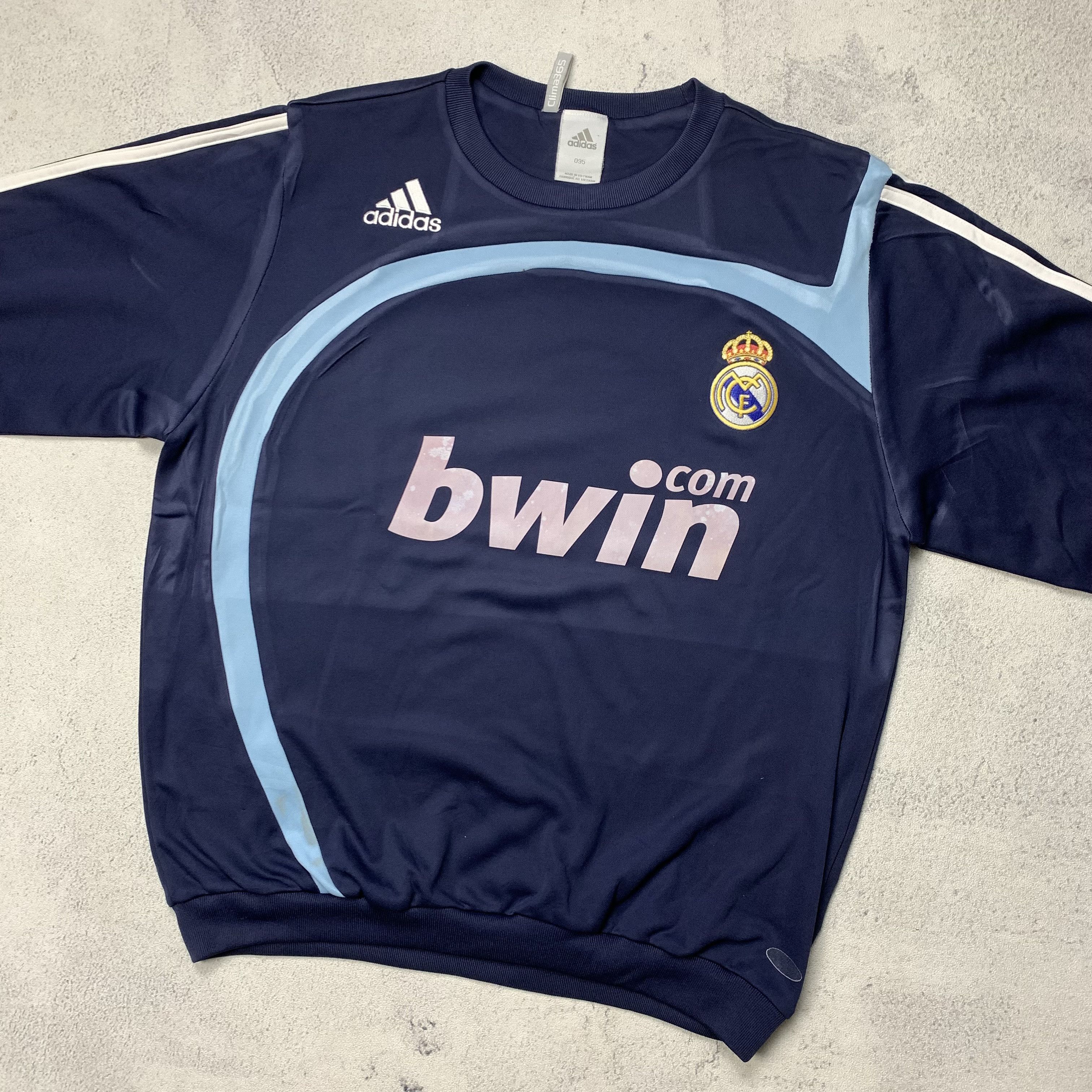 Adidas Vintage Adidas Real Madrid Y2K Sweatshirt Crewneck Size US S / EU 44-46 / 1 - 4 Thumbnail