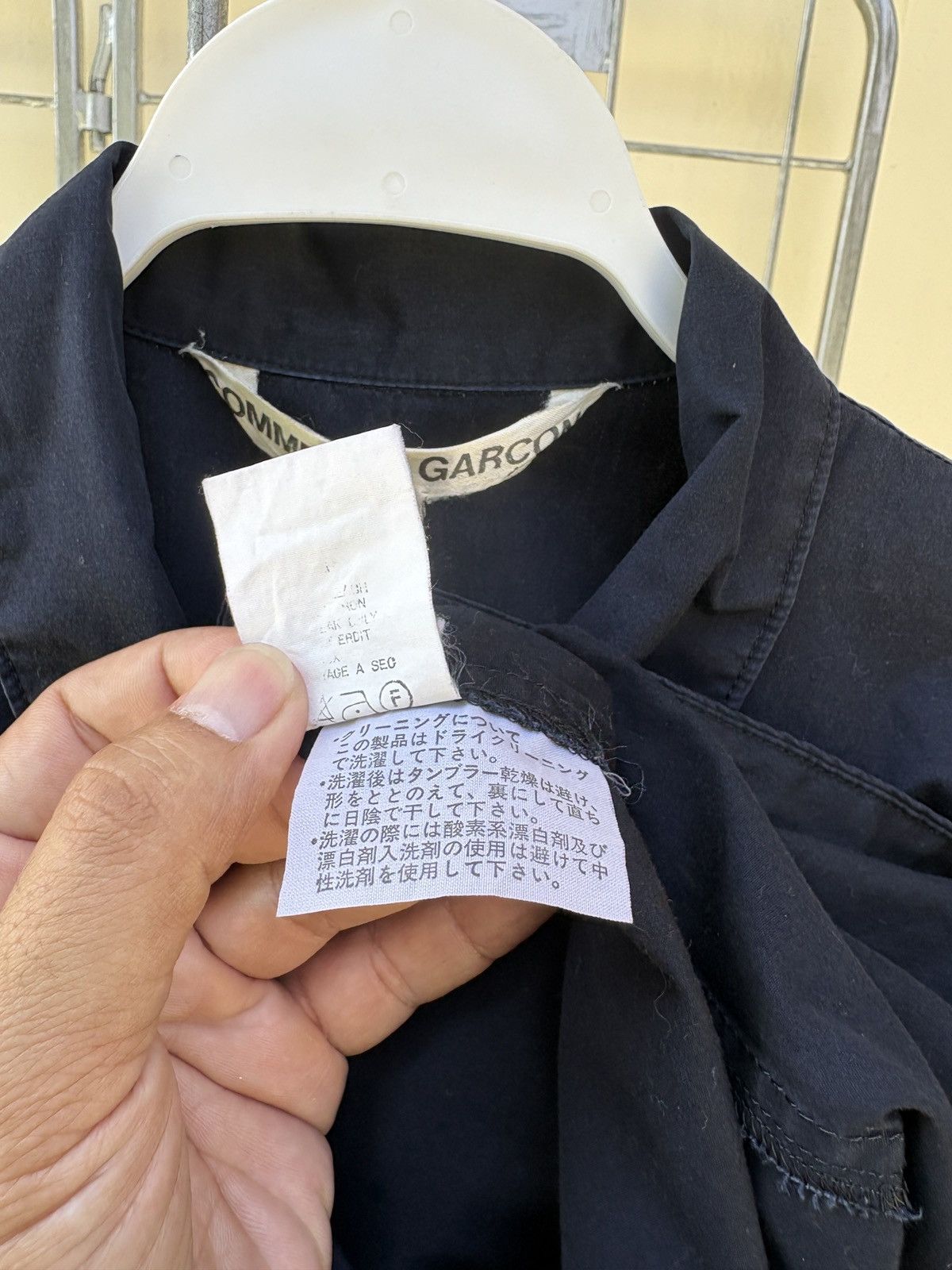 Comme des Garcons Comme des Garcons • sleeveless black shirt Size US M / EU 48-50 / 2 - 15 Thumbnail
