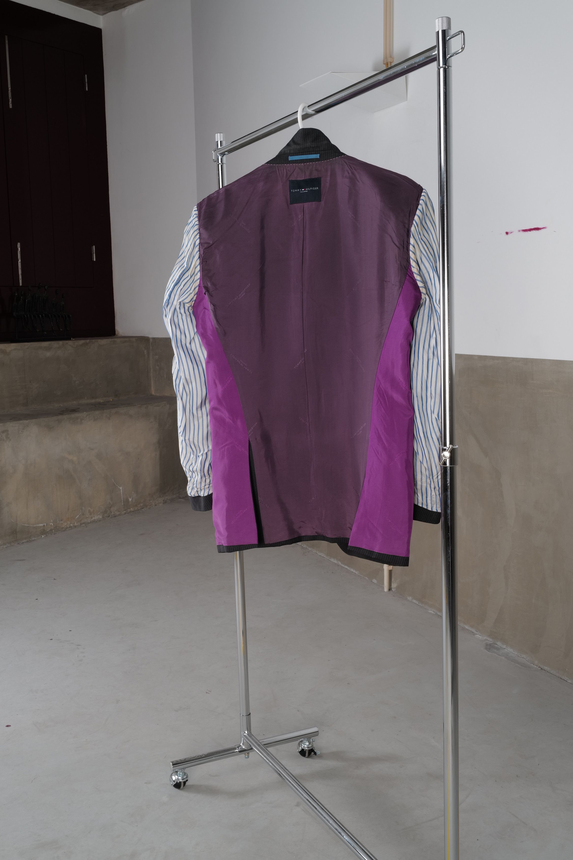 Tommy Hilfiger Tommy Hilfiger Tailored virgin wool suit by Kevin Brooks Size 48R - 9 Thumbnail