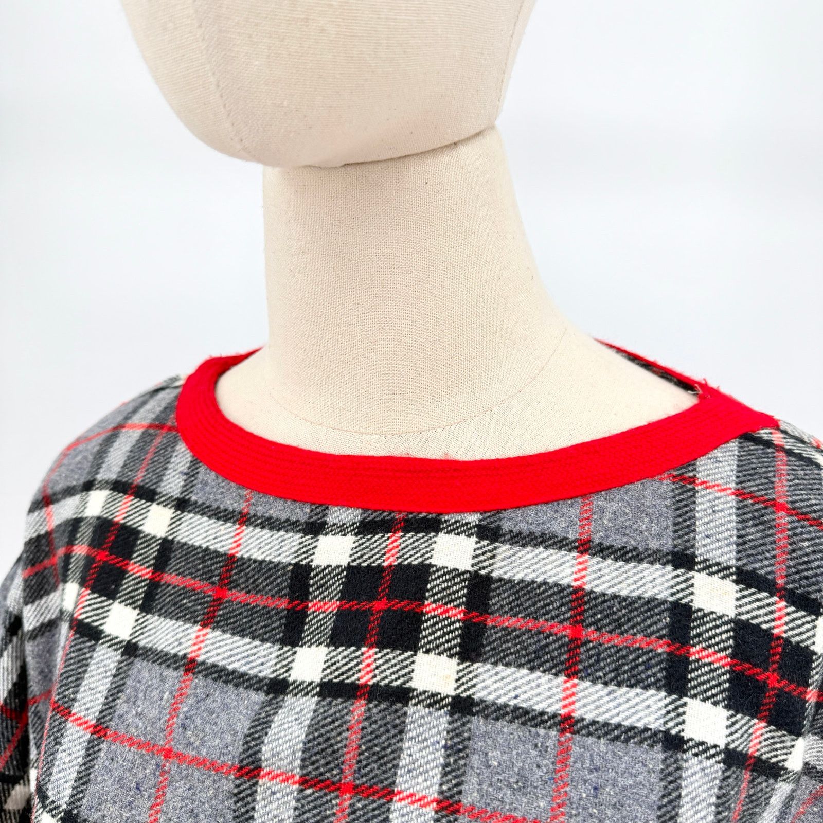 Vintage Vintage 60s Gray Red Plaid Dolman Sleeve Belted Midi Dress Size M / US 6-8 / IT 42-44 - 2 Thumbnail