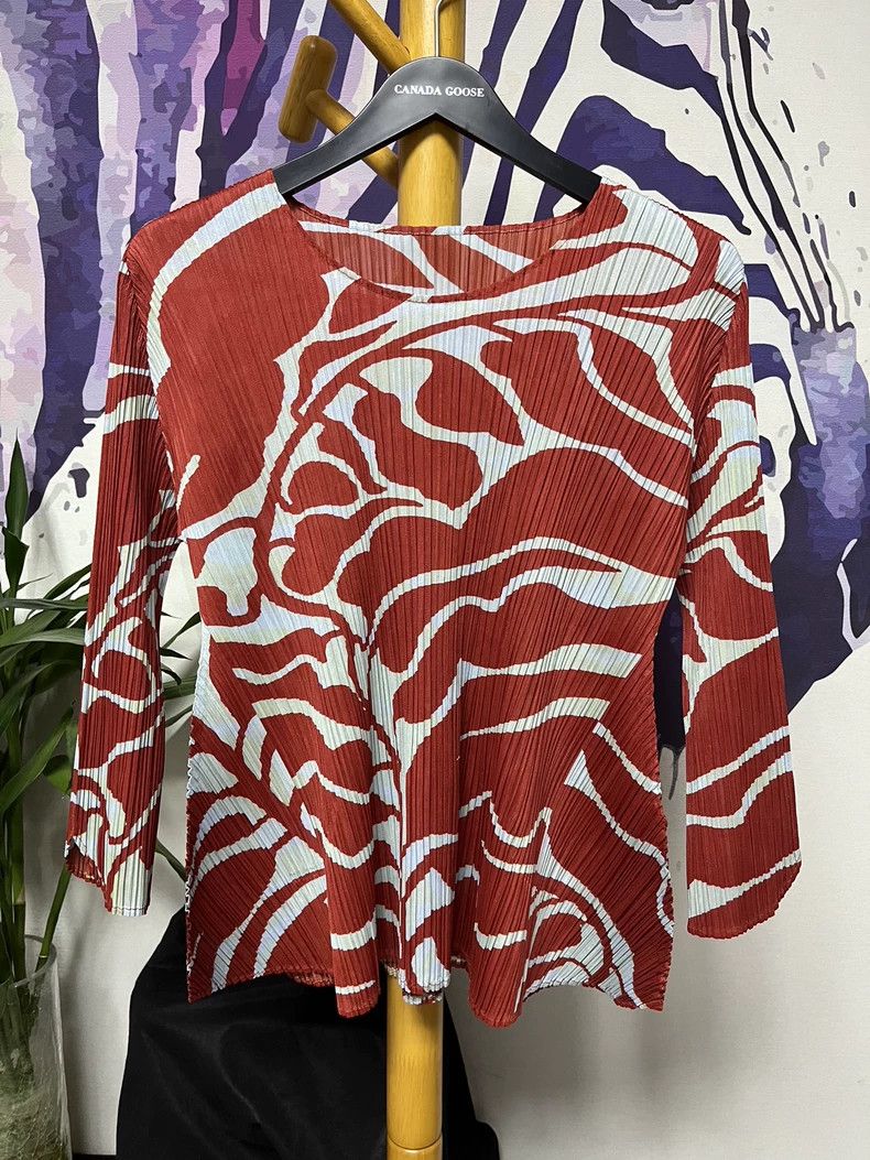 Issey Miyake Issey Miyake size:3 Red patterned round-neck long-sleeved Size S / US 4 / IT 40 - 2 Thumbnail