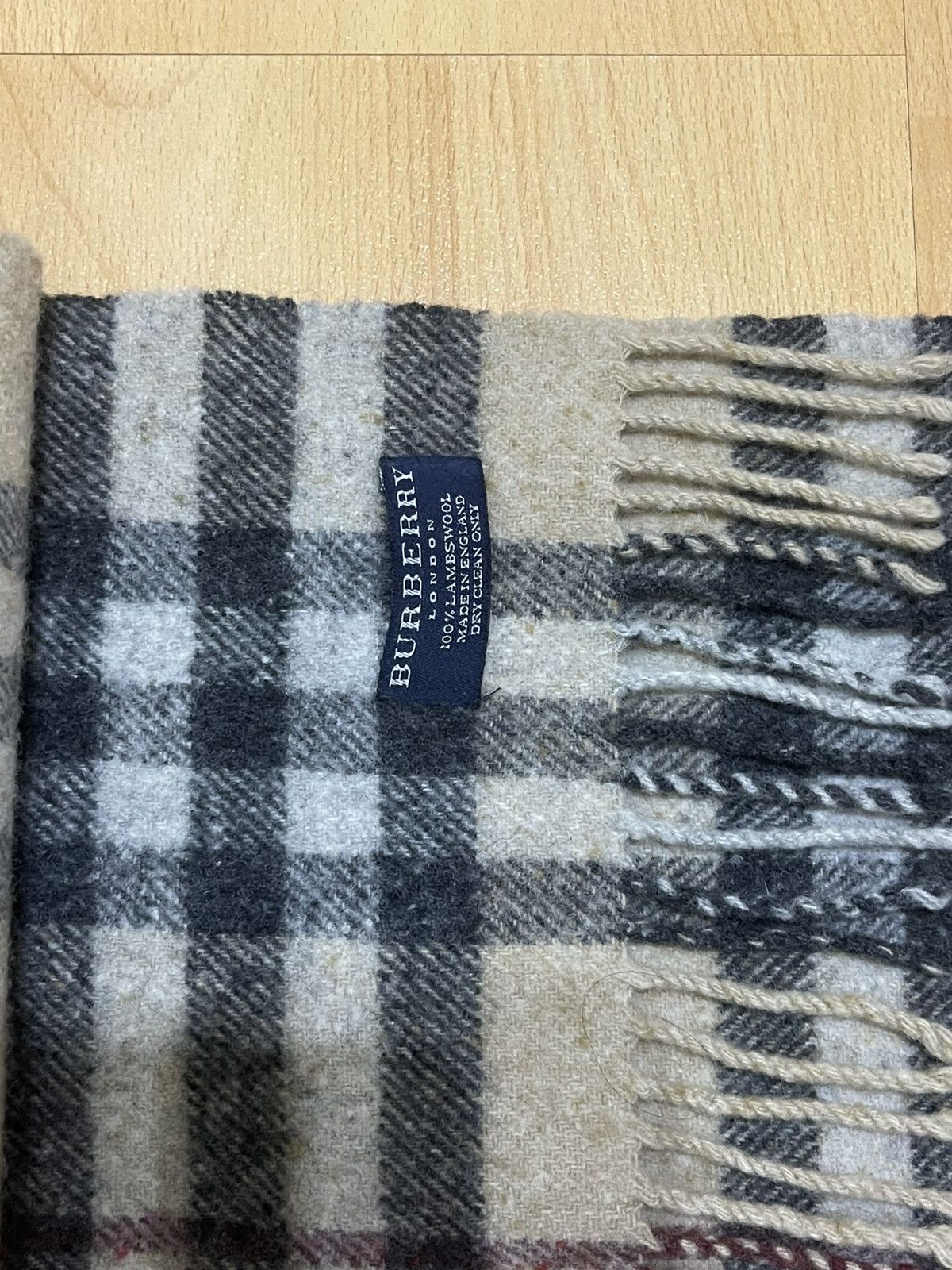 Burberry Burberry Scarf Size ONE SIZE - 1 Thumbnail