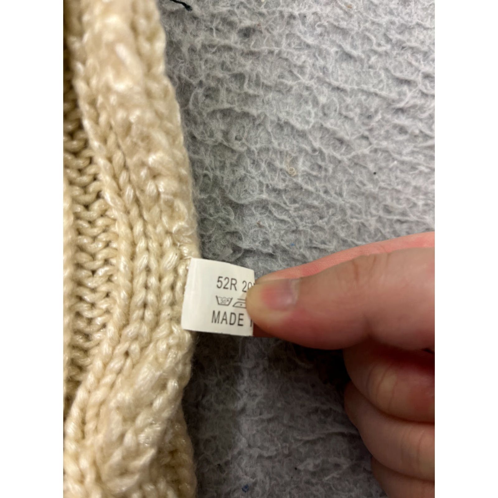 American Eagle Outfitters Beannie? Beanie Toque Adult One Size Ivory Ribbed Knit Detachable Faux Fur Pom Acrylic Hat Unisex Adults Beanie Ivory Acrylic Knit Logo Ski 90s Mens Size ONE SIZE - 7 Thumbnail