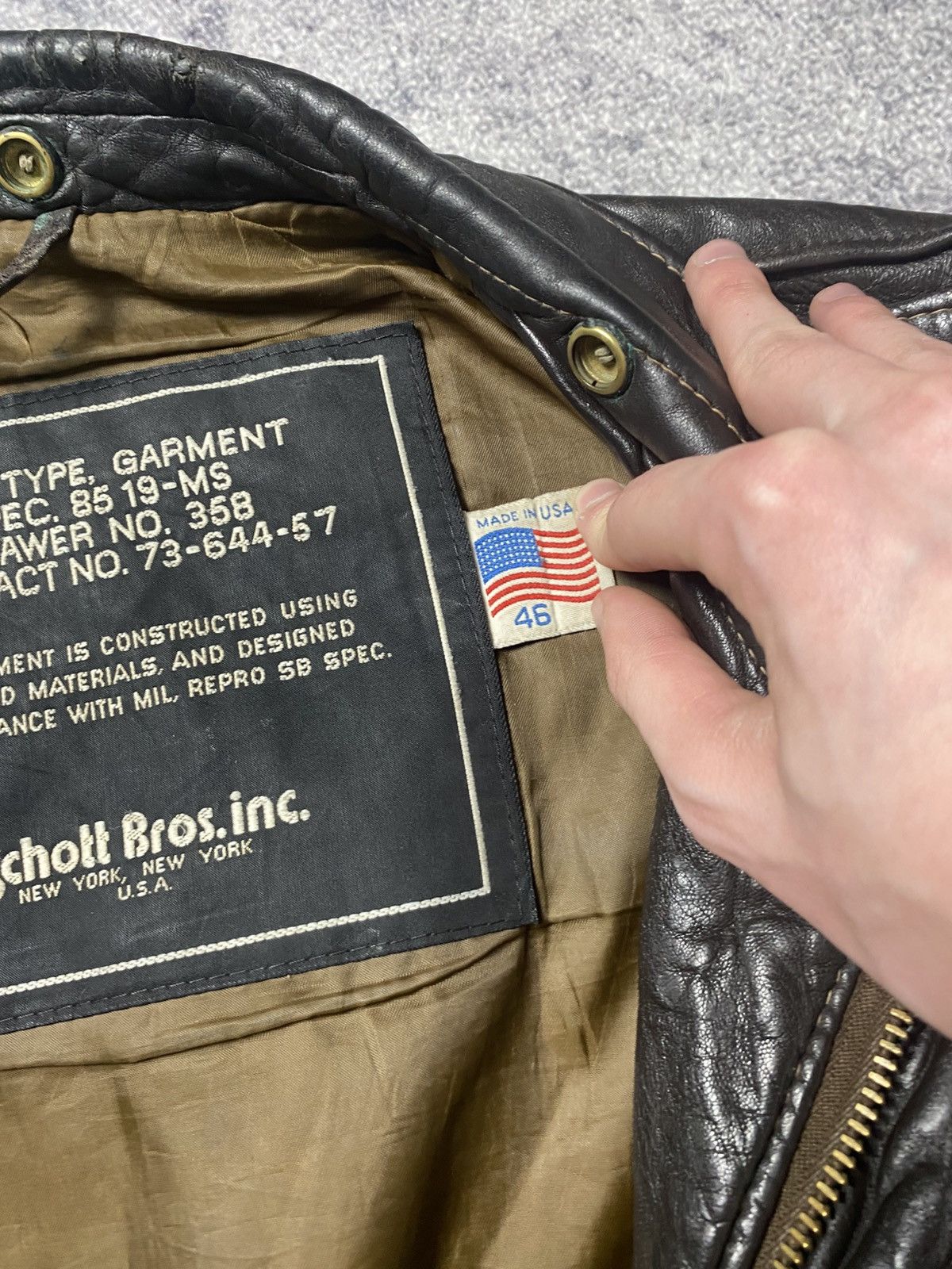 Schott MADE IN USA SCHOTT VINTAGE LEATHER FLIGHT BOMBER JACKET Size US M / EU 48-50 / 2 - 4 Thumbnail