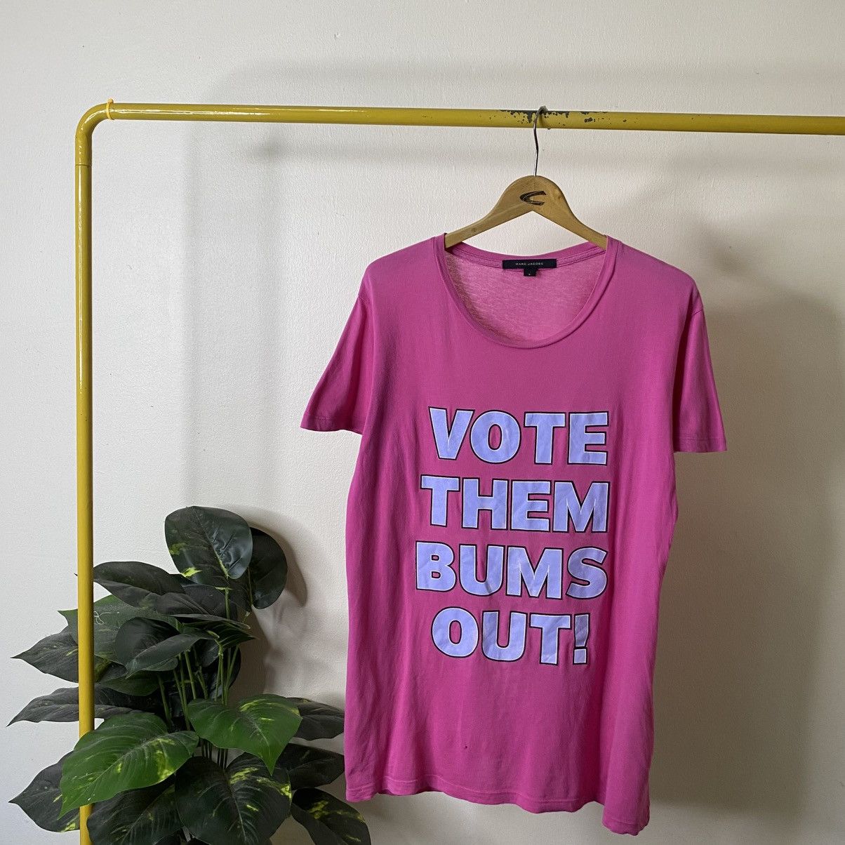 Marc Jacobs Marc Jacobs Vote Them Bums Out! T Shirt Size US L / EU 52-54 / 3 - 1 Thumbnail