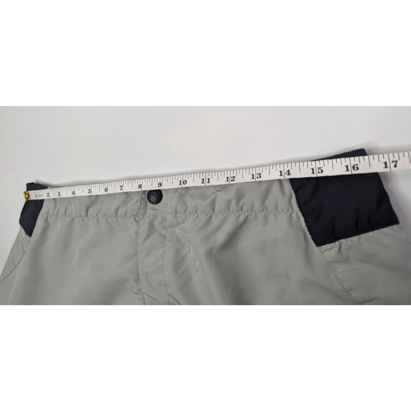 Vintage Columbia Women's Shorts Nylon Gray 4" Stretch Inseam 4" Hiking Gym Beach Fishing Activewear Black/Gray Short Regular Large Size 36" / US 14 / IT 50 - 5 Thumbnail