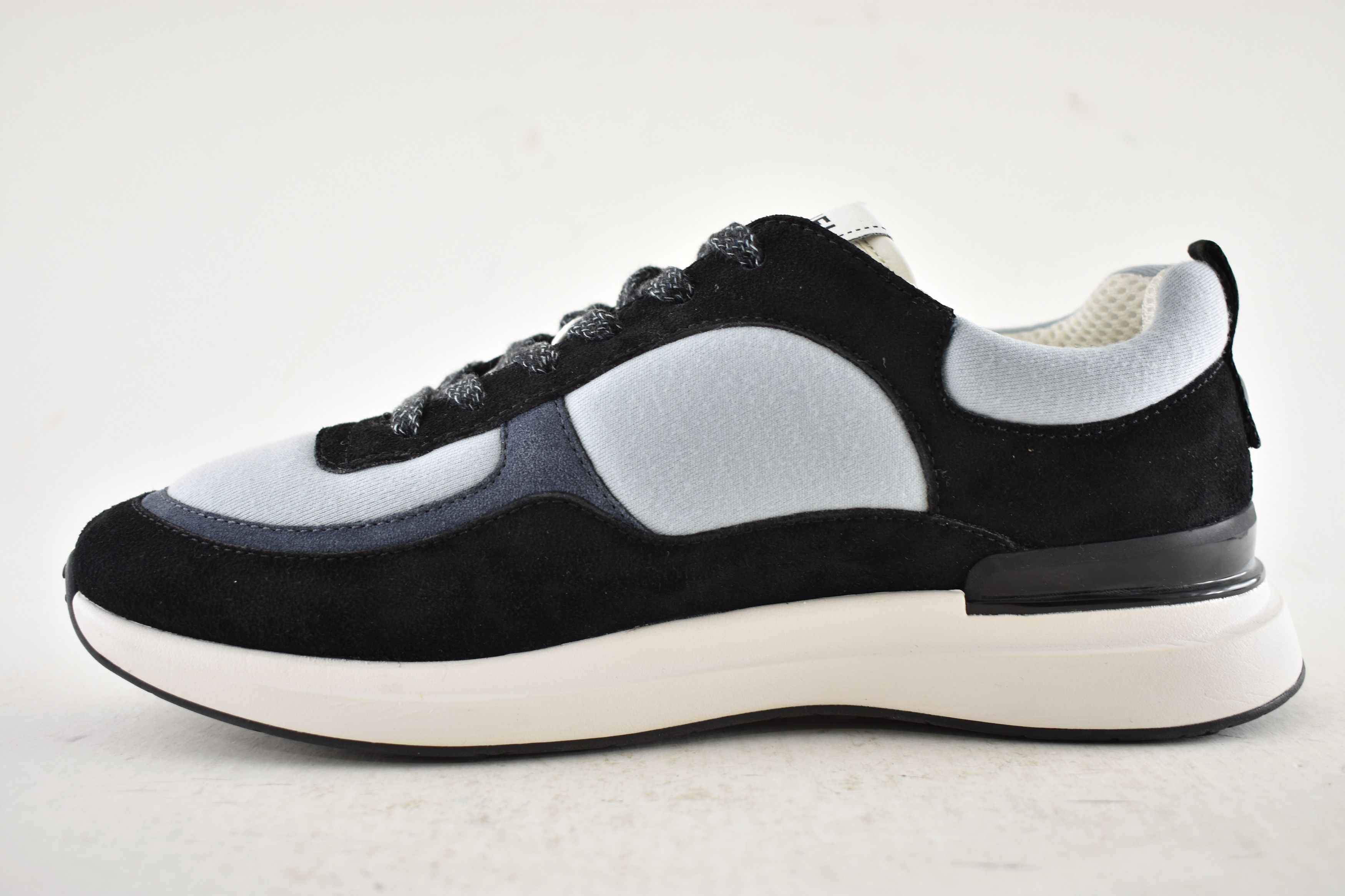 Chanel Chanel 22B Black White CC Logo Suede Flat Trainer Sneaker 40 Size US 10 / IT 40 - 11 Thumbnail