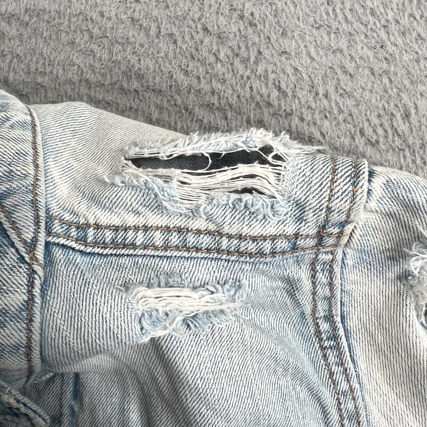 American Eagle Outfitters VINTAGE American Eagle Womens S Light Wash Distressed Denim Jean Jacket Trucker Grunge Size 28" / US 6 / IT 42 - 5 Thumbnail