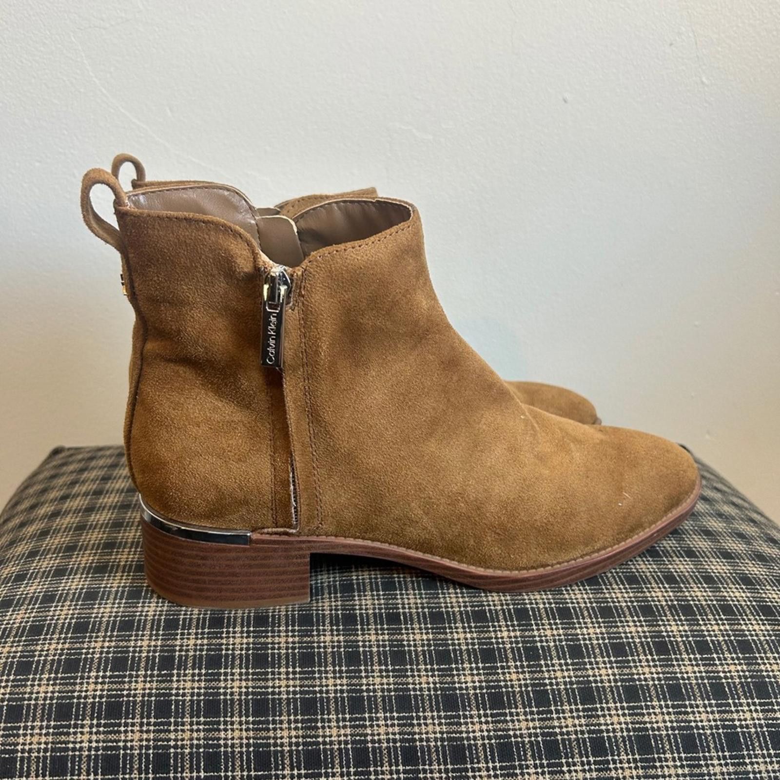 Calvin Klein NWOT Calvin Klein WomenTan Suede Side Zip Ankle Boots Size 9 Size US 9 / IT 39 - 2 Thumbnail