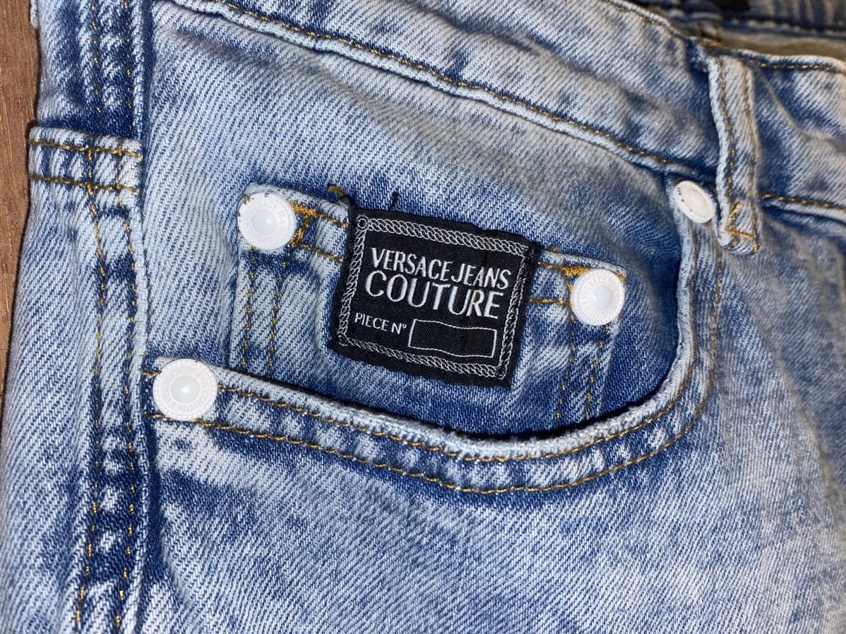 Versace Jeans Couture Versace jeans size 32 worn 2x Size US 32 / EU 48 - 6 Thumbnail