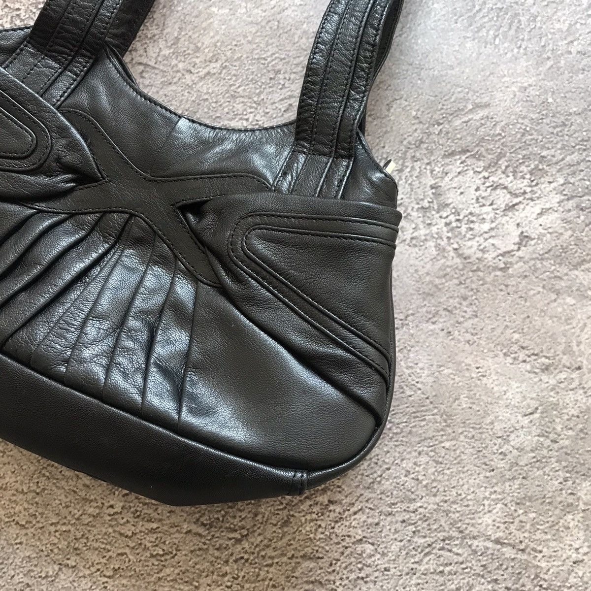 Vintage Vintage Y2K Black Leather Shoulder Bag Japanese Streetwear O Size ONE SIZE - 4 Thumbnail