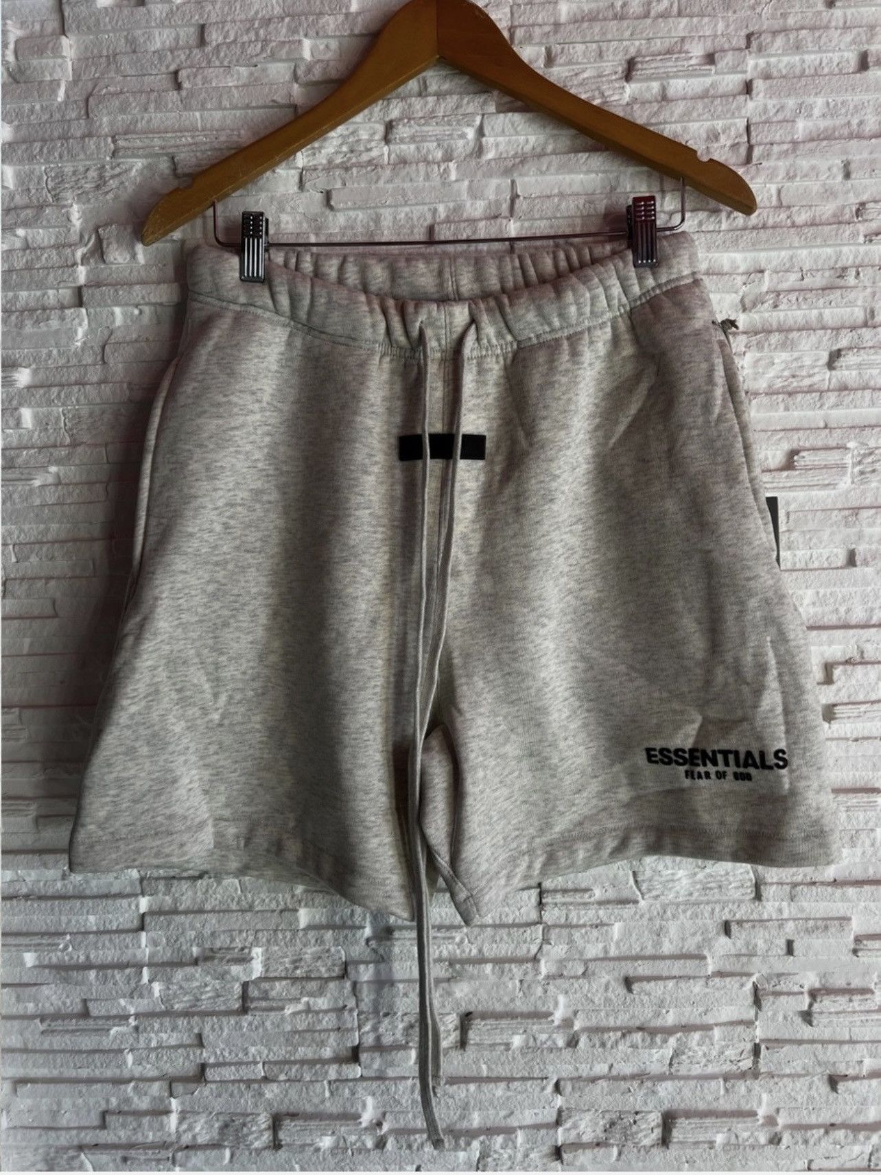 Essentials Fear of God Essentials Light Oatmeal Fleece Shorts Size M Size US 30 / EU 46 - 5 Thumbnail