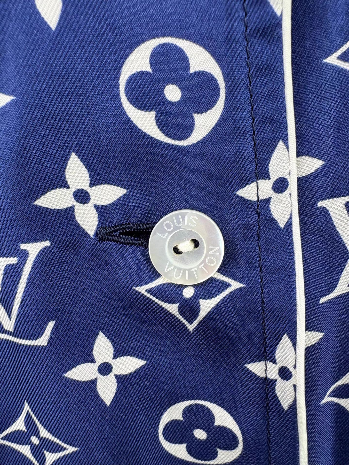 Louis Vuitton LOUIS VUITTON LV Monogram Silk Shirt Size XS / US 0-2 / IT 36-38 - 3 Thumbnail