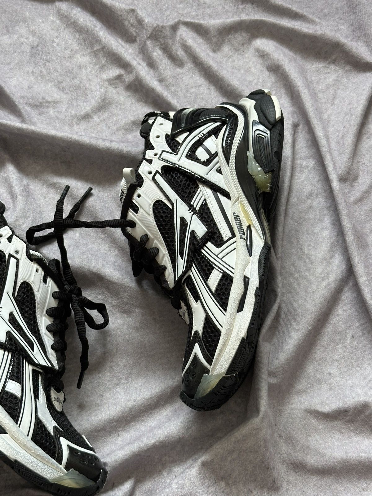 Balenciaga Balenciaga Runner White / Black Sneakers Shoes Size US 7 / EU 40 - 4 Thumbnail