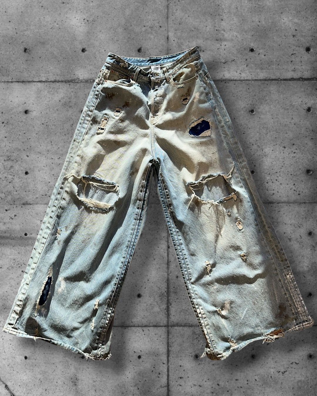 Vetements Vetements Trashed Big Shape Jeans Distressed Light Blue Size US 32 / EU 48 - 1 Thumbnail
