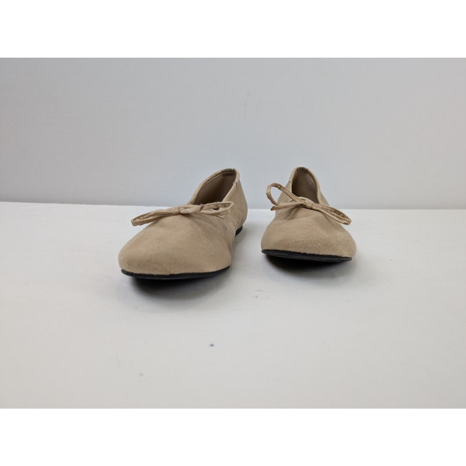 Balenciaga o1rshd1 Leopold Flat Satin Mule Shoe in Light Beige Size US 6 / EU 39 - 8 Thumbnail