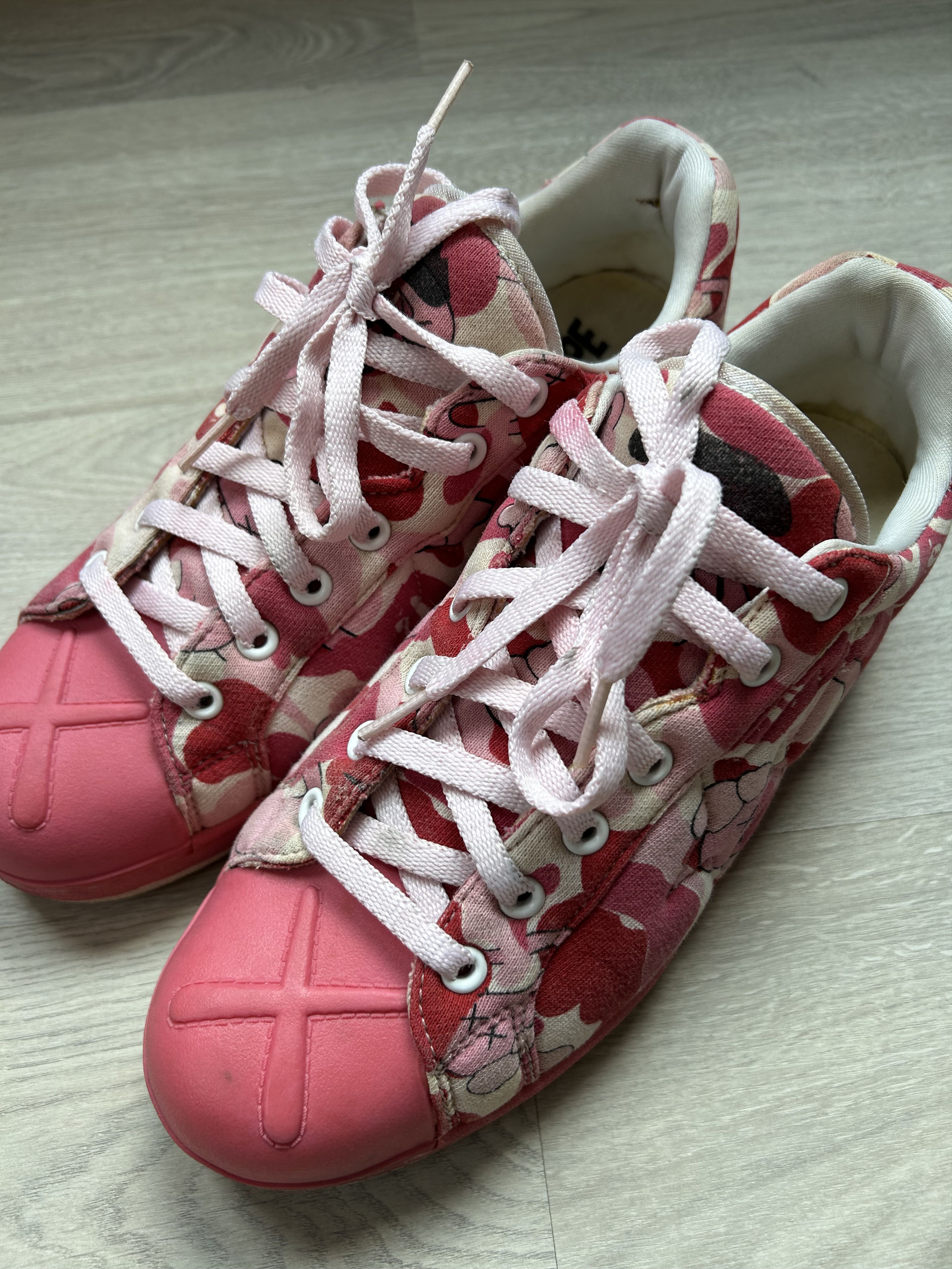 Bape × Kaws A Bathing Ape Skull Sta KAWS Pink Camo [11 US] Size US 11 / EU 44 - 2 Thumbnail