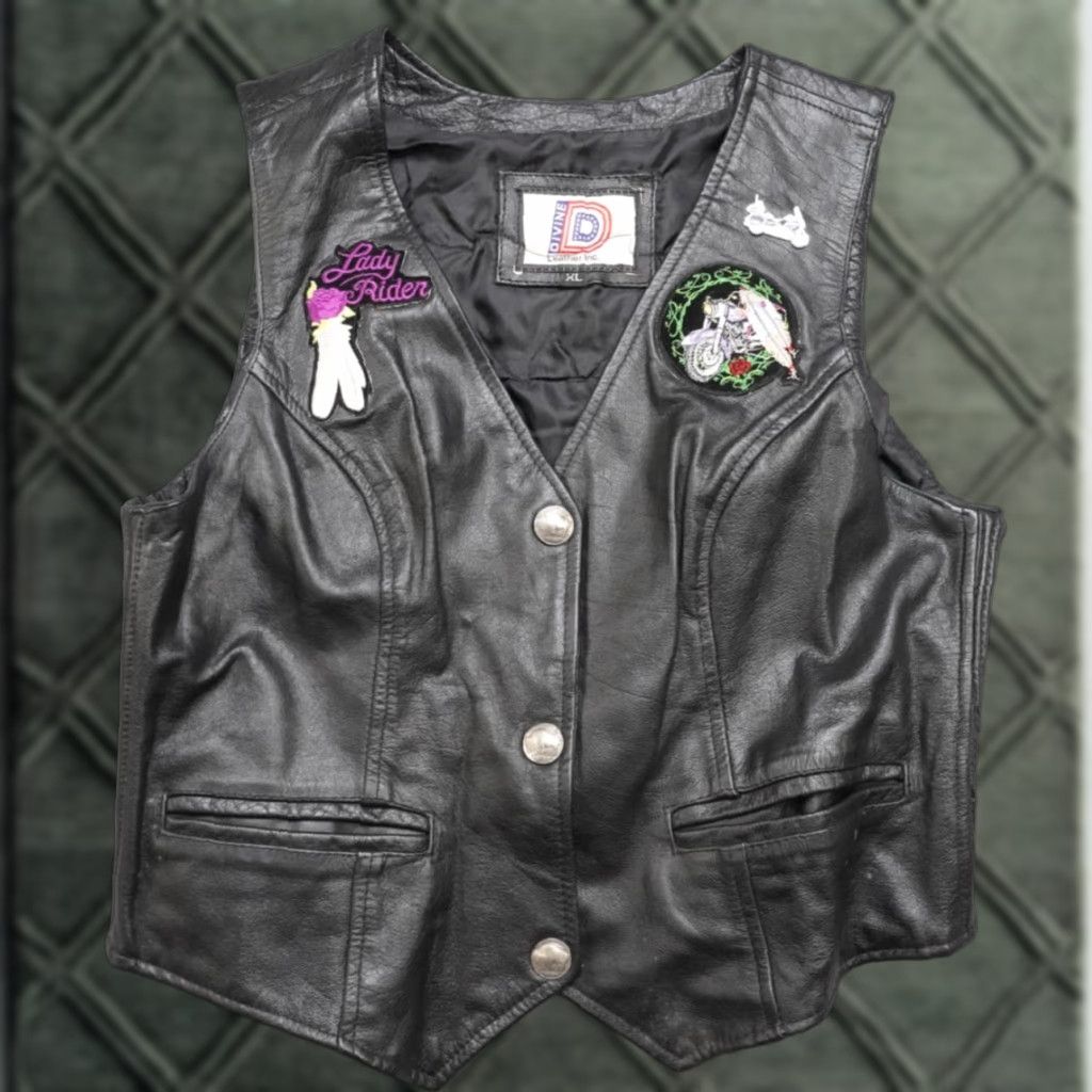 Vintage VINTAGE Divine Leather Biker Vest Womens XL Black Patches Buffalo Nickel Lady Rider Vest Jacket Size XL / US 12-14 / IT 48-50 - 1 Thumbnail