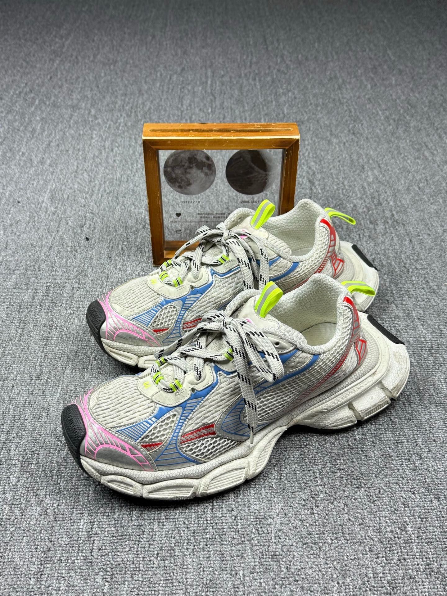 Balenciaga Balenciaga Rainbow Multi Lowtop Sneakers 11 Men Size US 11 / EU 44 - 1 Thumbnail