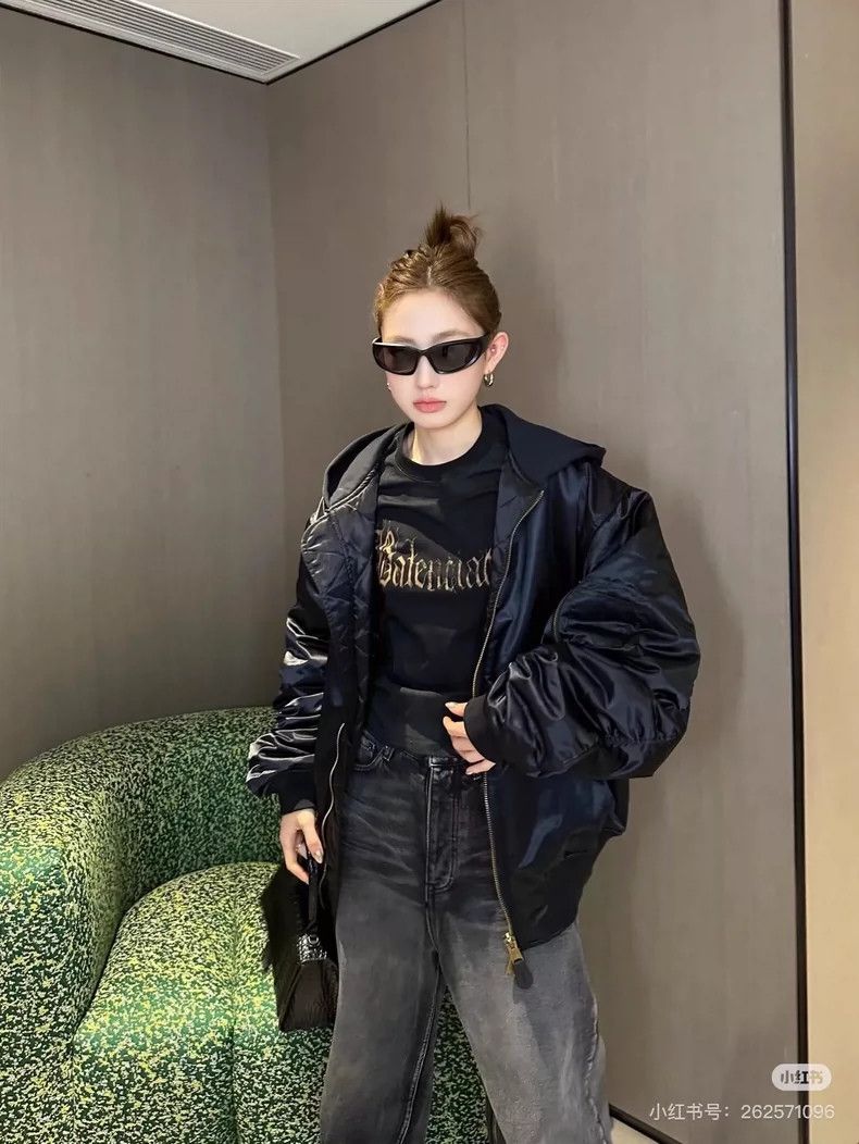 Balenciaga Balenciaga Black back letter be kind clip cotton-padded ja Size US XXS / EU 40 - 9 Thumbnail