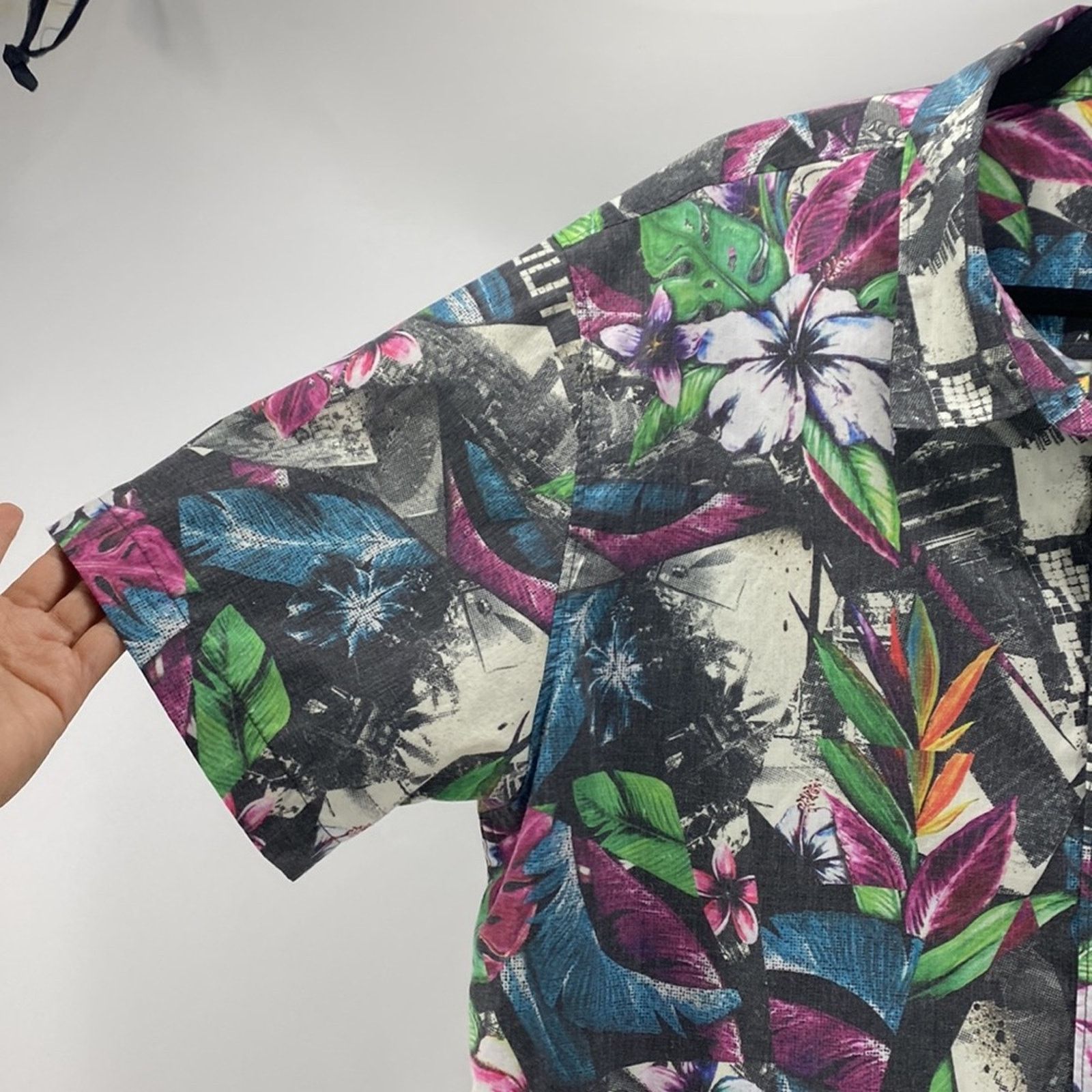 O'Neill O'neill tropical print short sleeve button front shirt Size US XL / EU 56 / 4 - 4 Thumbnail
