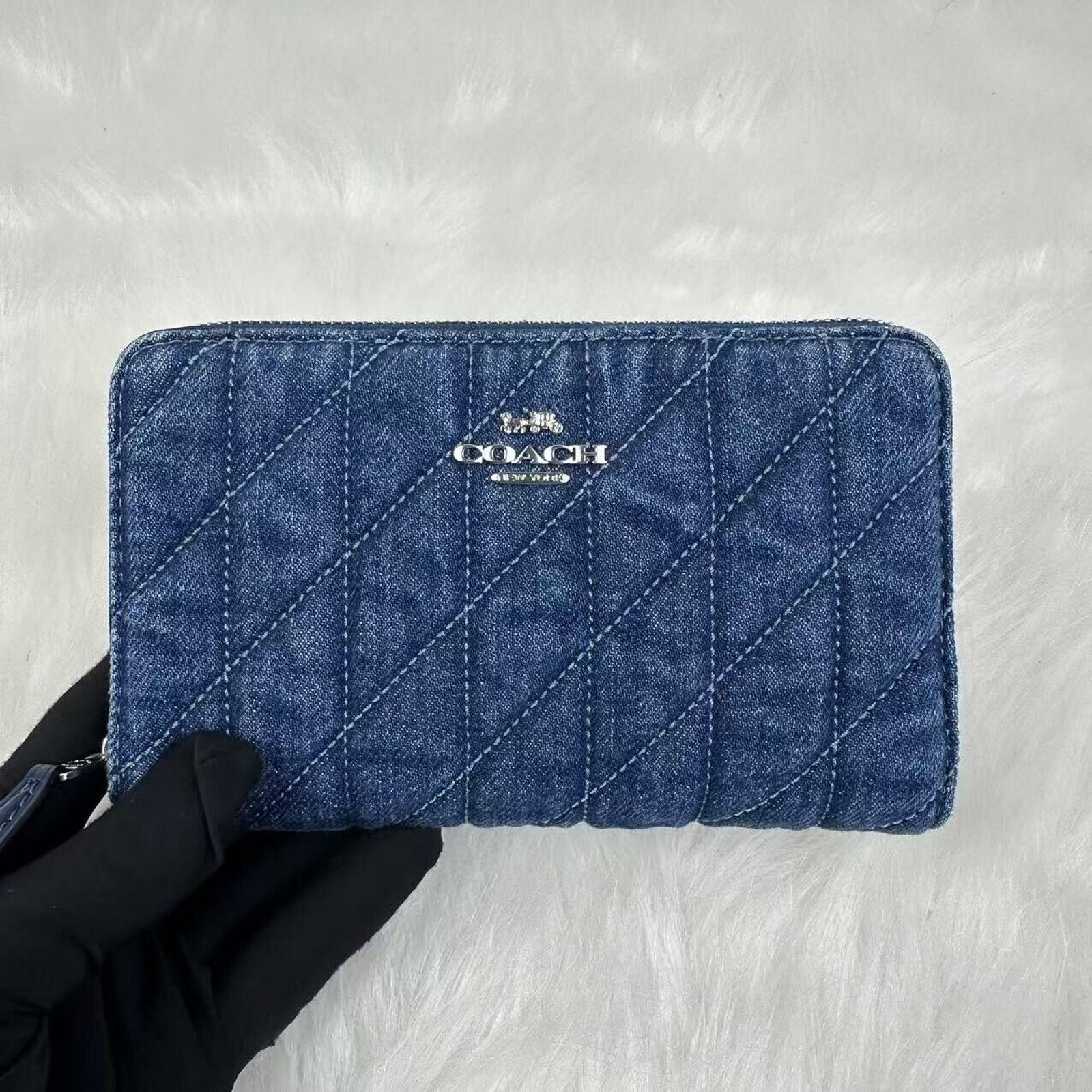 折りたたみ財布 COACH Medium Id Zip Wallet With Quilting   CAP29 NWT Coach Medium Id Zip Wallet With Quilting CAP29 | eBay