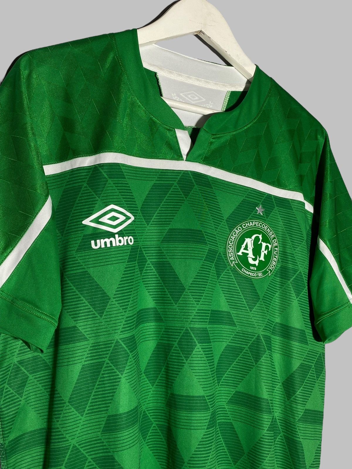 Umbro Umbro Chapecoense FC 2020 Home Football Shirt Size US L / EU 52-54 / 3 - 3 Thumbnail