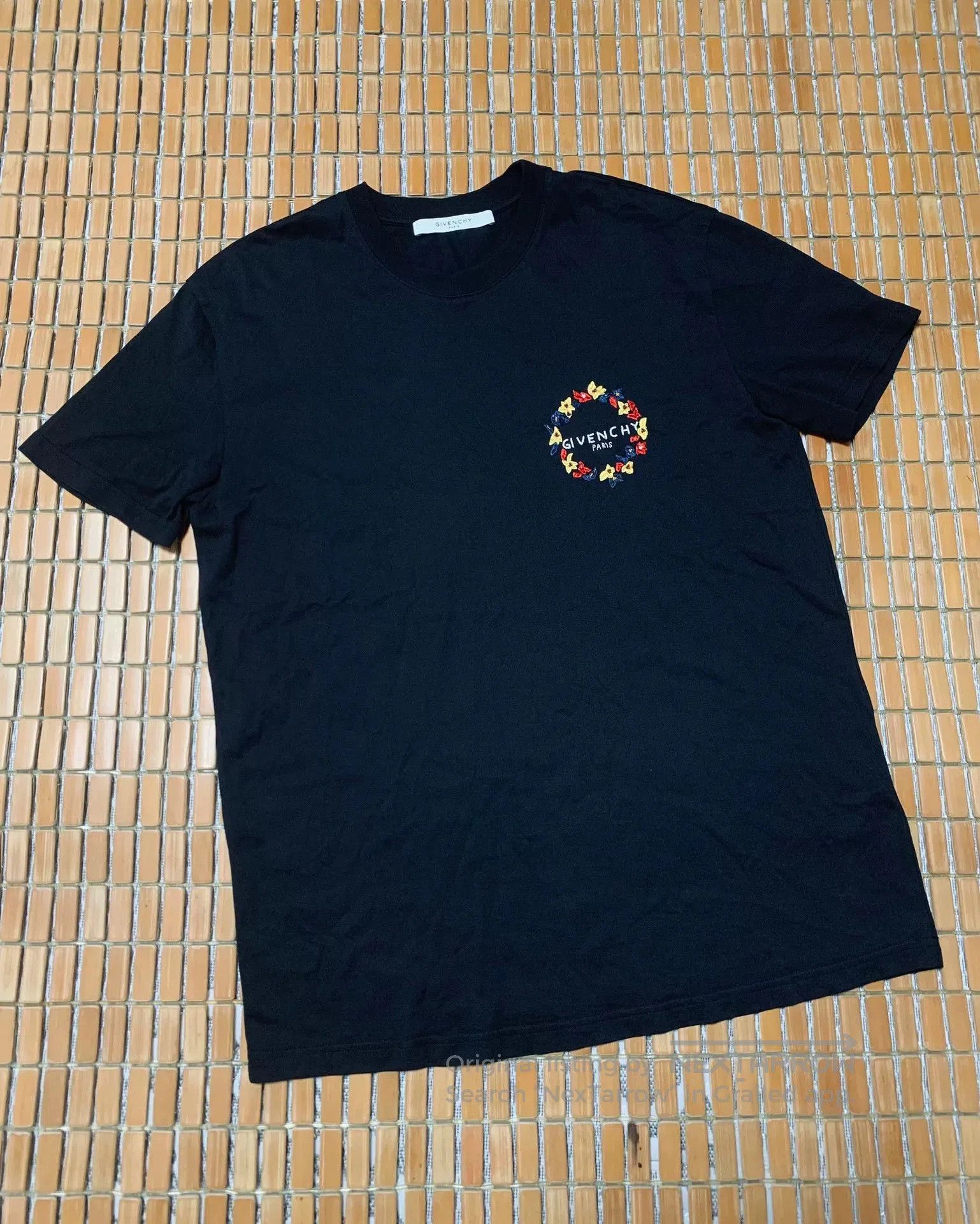Givenchy Givenchy Beaded Floral Embroidery Tee. Size XS / US 0-2 / IT 36-38 - 1 Thumbnail