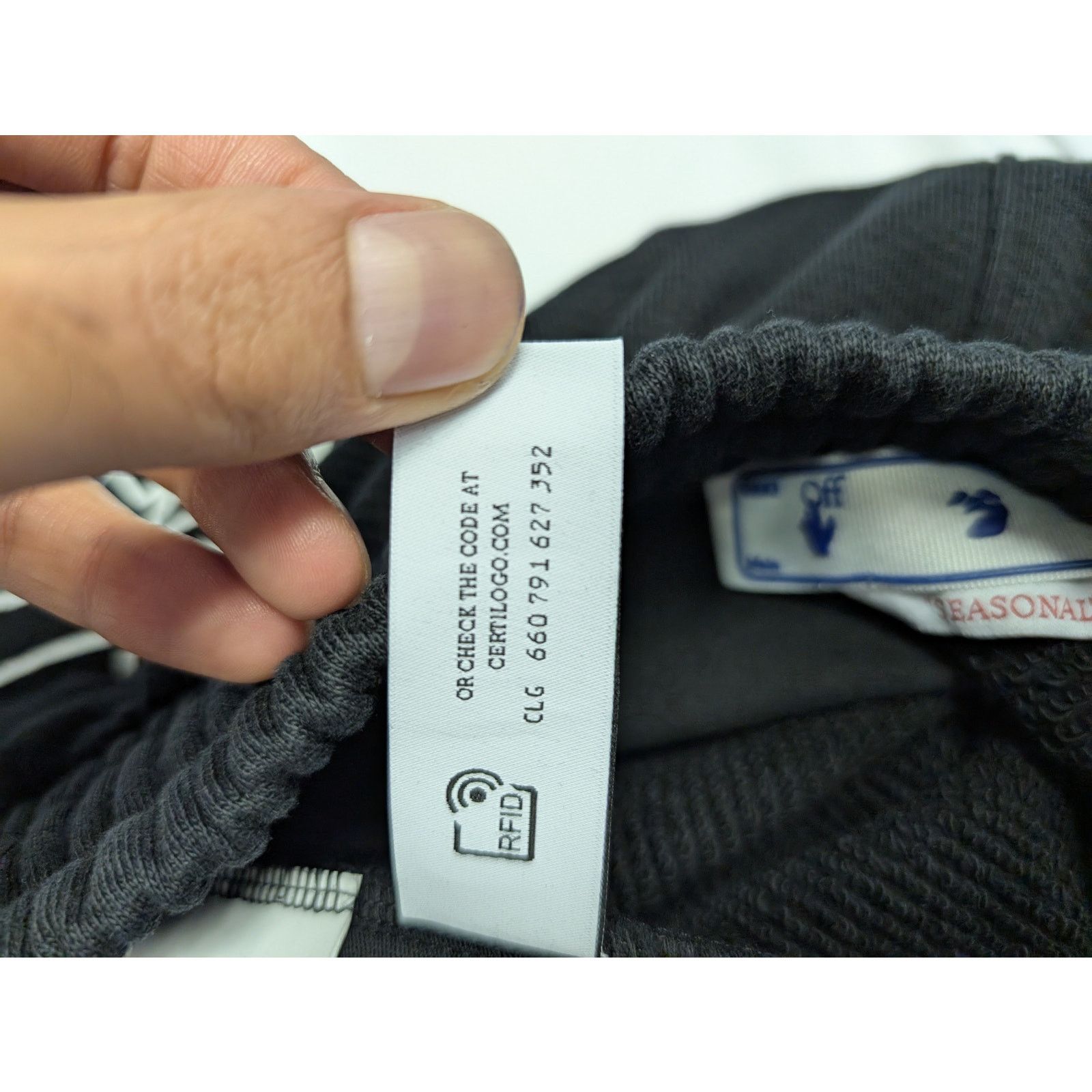 Off-White o1rshd1 Graffiti Layers Slim Sweatpants / Joggers in Black Size US 30 / EU 46 - 13 Thumbnail