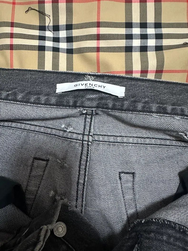 Givenchy Givenchy Ripped and aged jeans Size US 33 - 5 Thumbnail