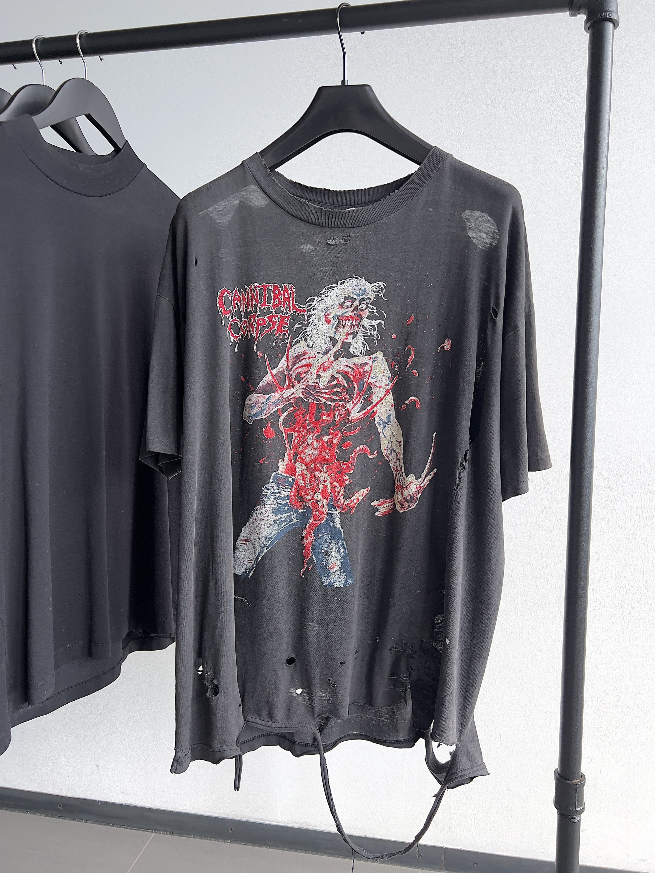 Band Tees Vintage Perfectly Thrashed Cannibal Corpse 90s Band Tee Size US XL / EU 56 / 4 - 1 Thumbnail