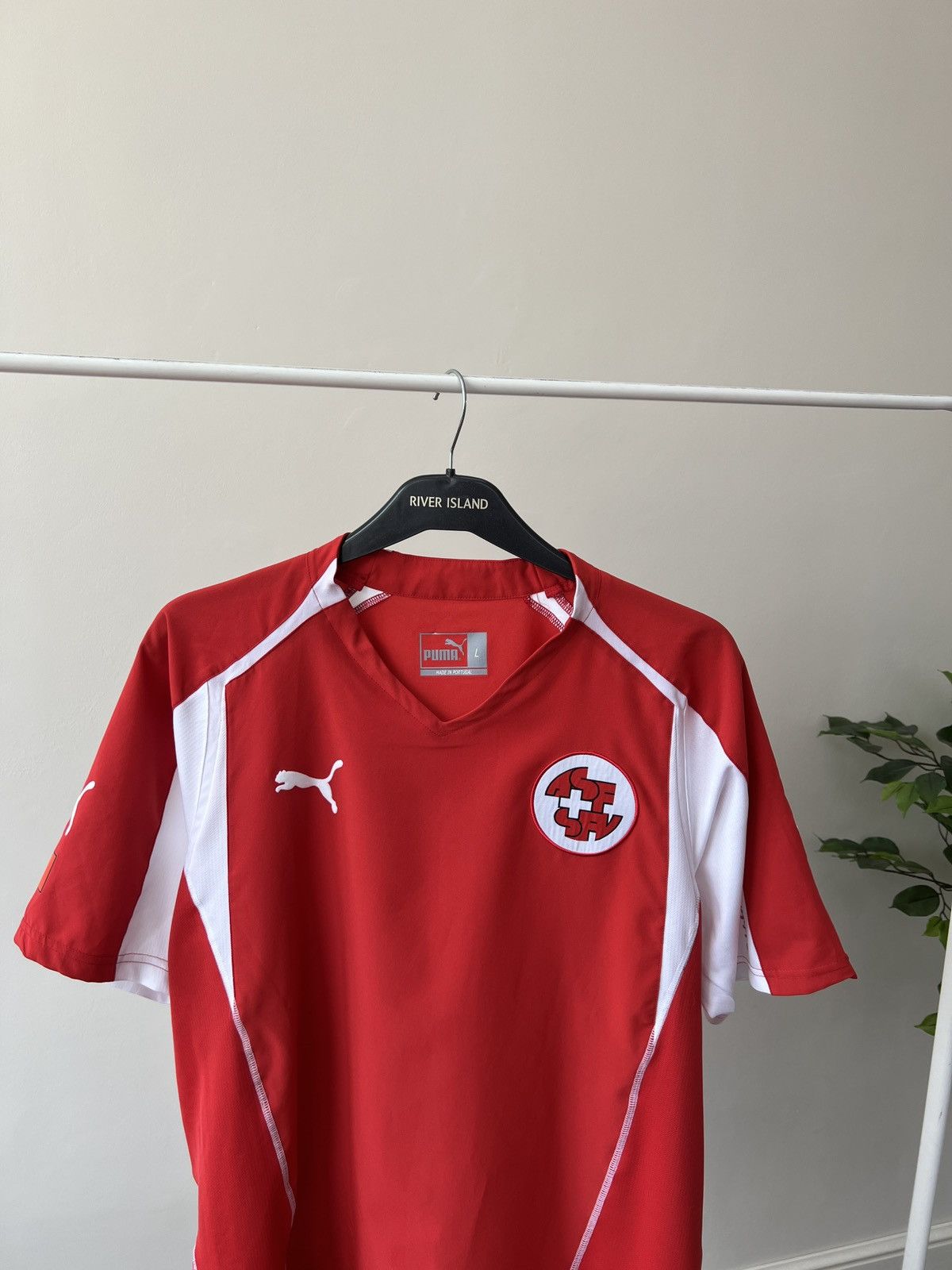 Puma × Vintage Vintage Switzerland Puma 2004 Vintage Home Football Jersey Size US L / EU 52-54 / 3 - 6 Thumbnail