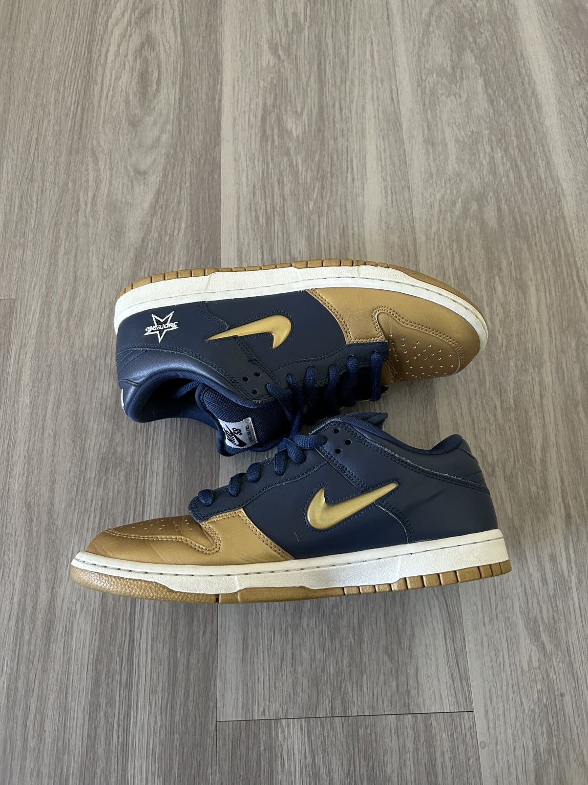 Nike × Supreme Supreme X Nike Dunk Low SB Metallic Gold Size 8.5 Size US 8.5 / EU 41-42 - 2 Thumbnail