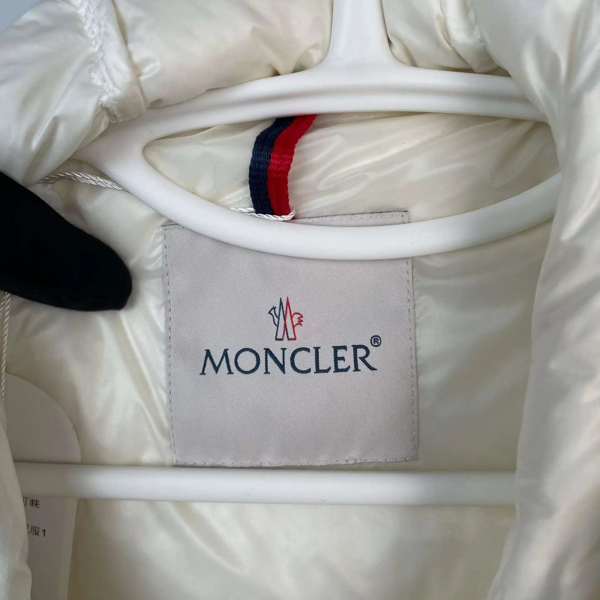 Moncler Moncler Hooded Down Jacket Size 1 White 260331YXYZF01 Size US S / EU 44-46 / 1 - 3 Thumbnail