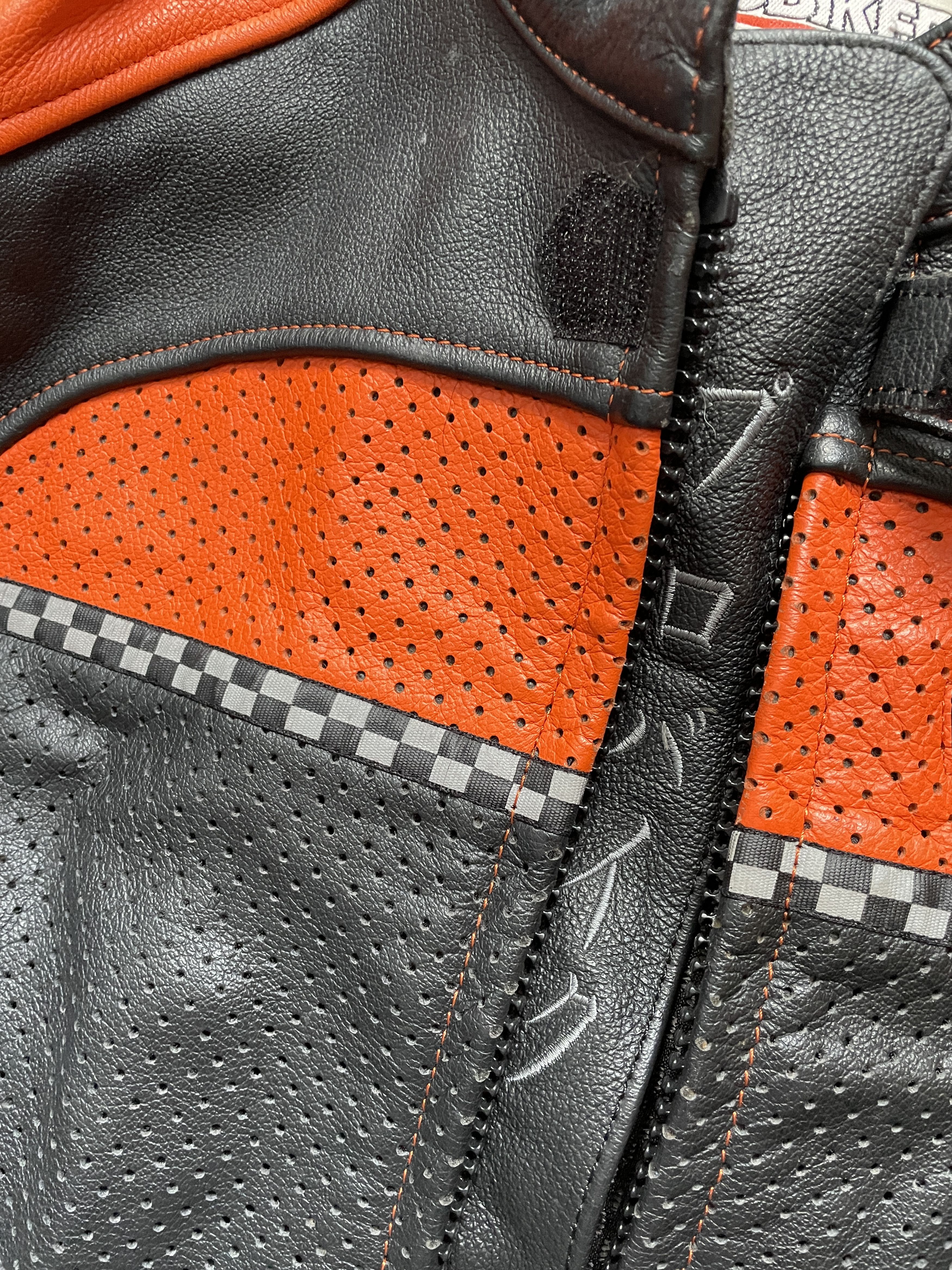Vintage VINTAGE RACING BLACK ORANGE LEATHER CROPPED MOTOSPORT JACKET Size US M / EU 48-50 / 2 - 4 Thumbnail