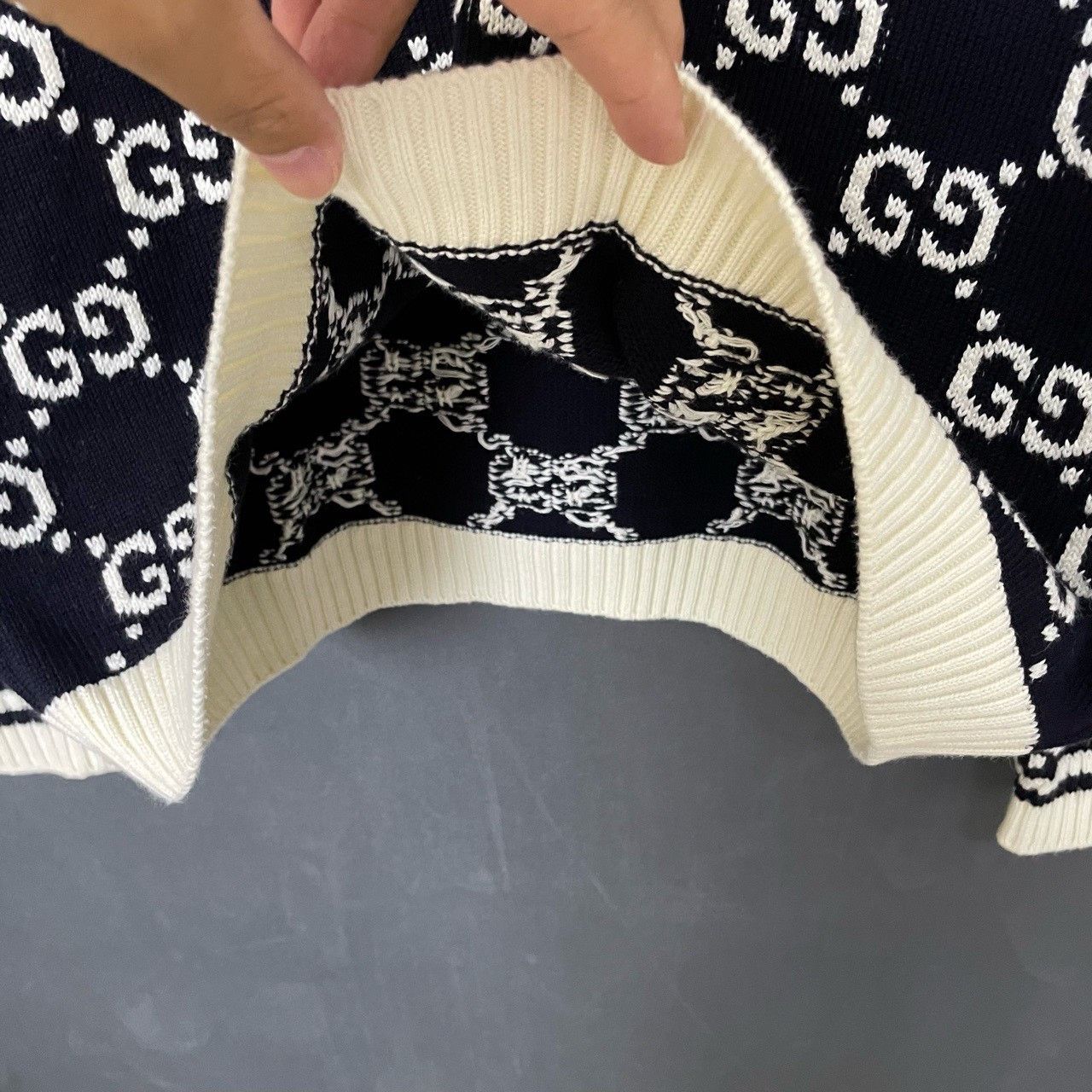 Gucci Gucci Black and red logo sweater 2501-Nextarrow Size US M / EU 48-50 / 2 - 5 Thumbnail