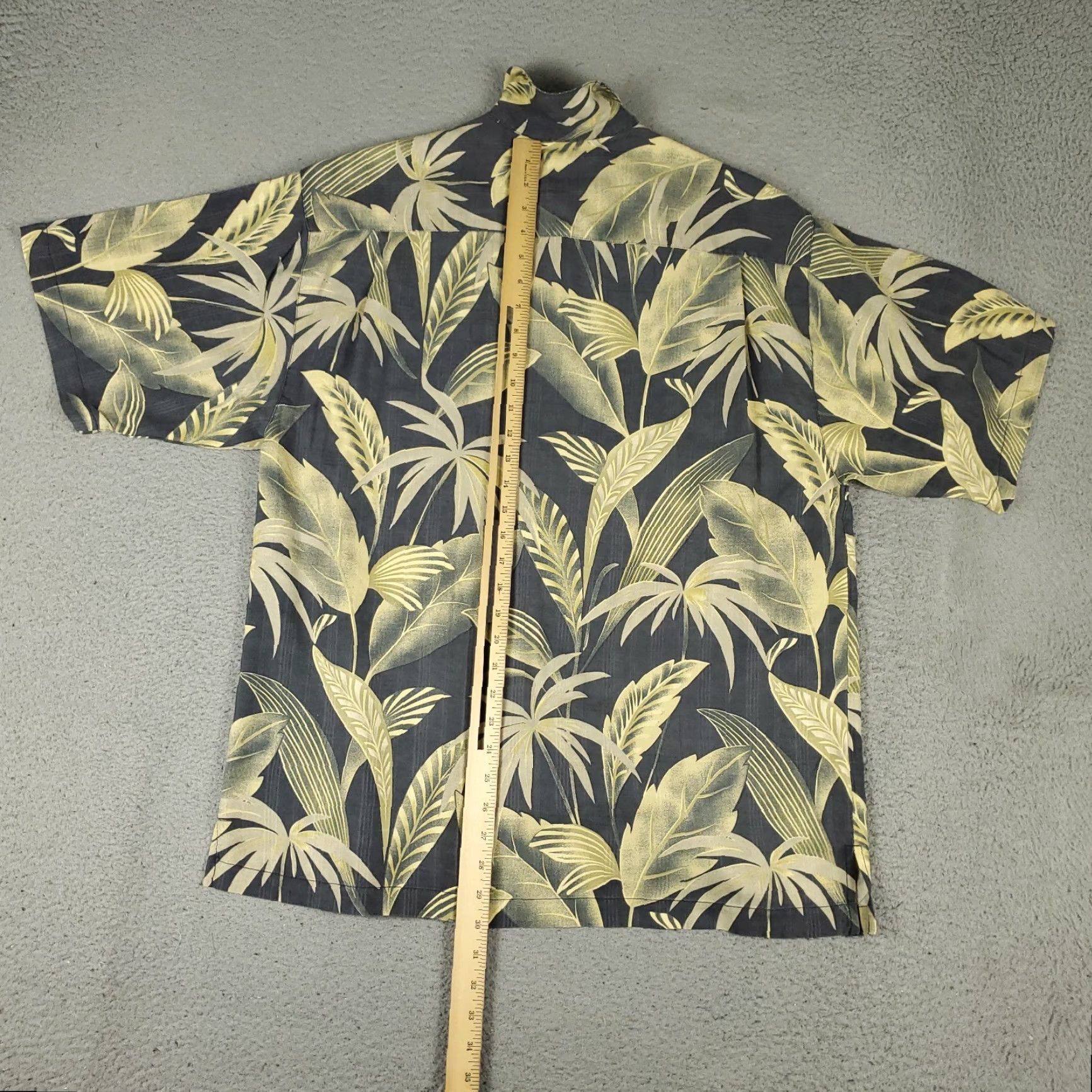Tommy Bahama Tommy Bahama Shirt Mens Medium Gray Silk Hawaiian Button-Up Short Sleeve Size US M / EU 48-50 / 2 - 4 Thumbnail