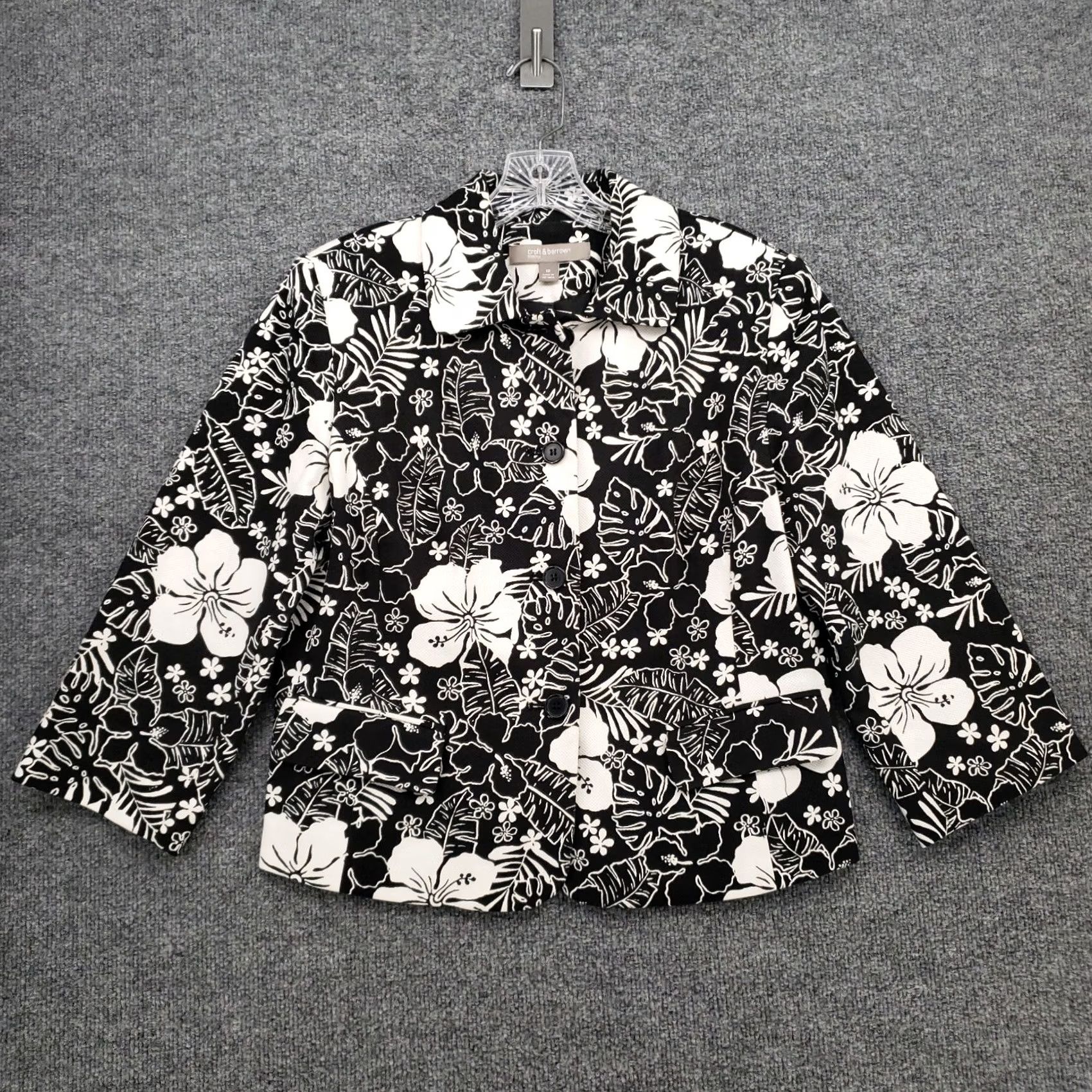 Croft & Barrow Croft & Barrow Jacket Womens 12 Black Long Sleeve Floral Button Front Cropped Short Jacket Size XL / US 12-14 / IT 48-50 - 2 Thumbnail