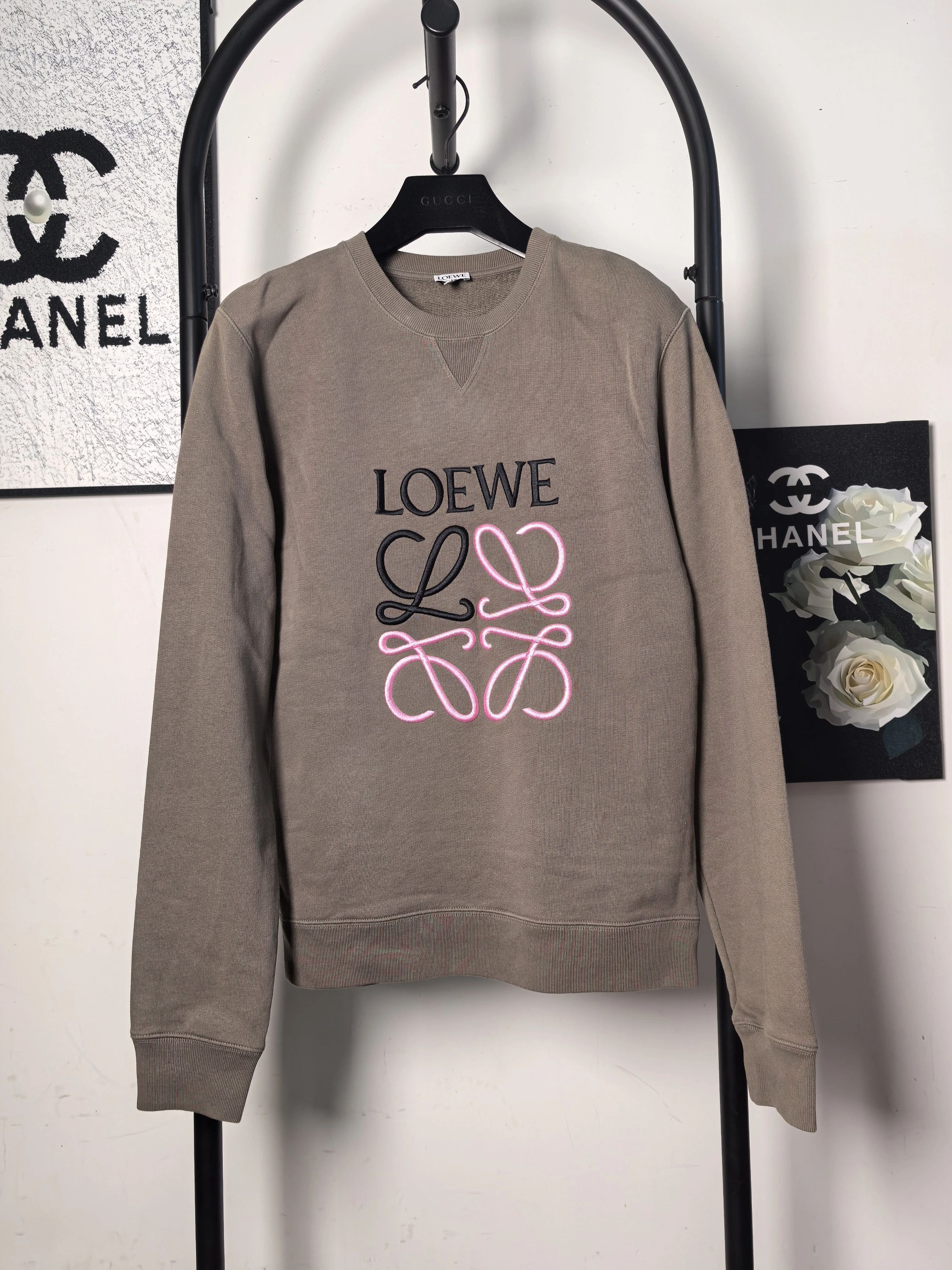 Loewe LOEWE Embroidered Logo Sweatshirt Size US S / EU 44-46 / 1 - 1 Thumbnail