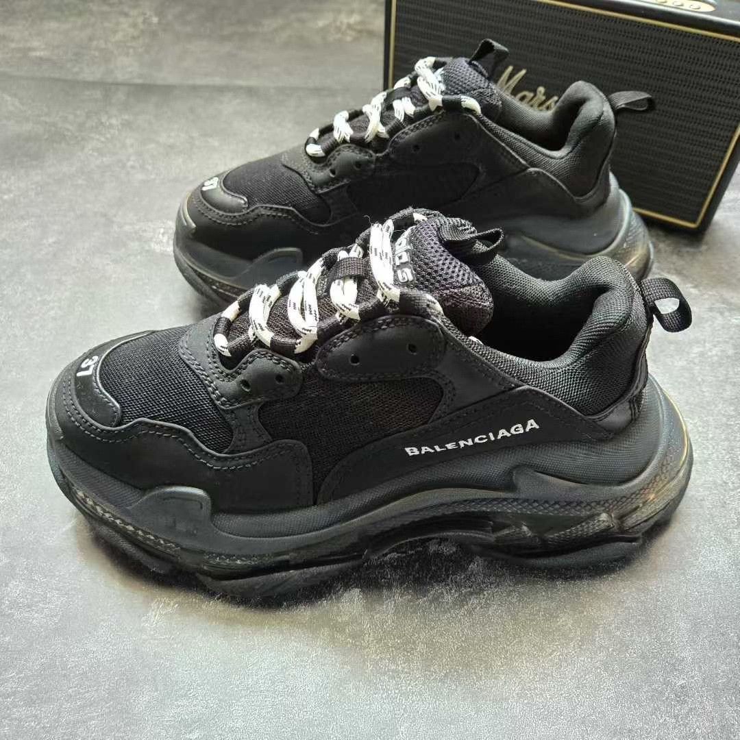 Balenciaga Balenciaga Gold Lowtop Sneakers S Women Size US 6 / IT 36 - 1 Thumbnail