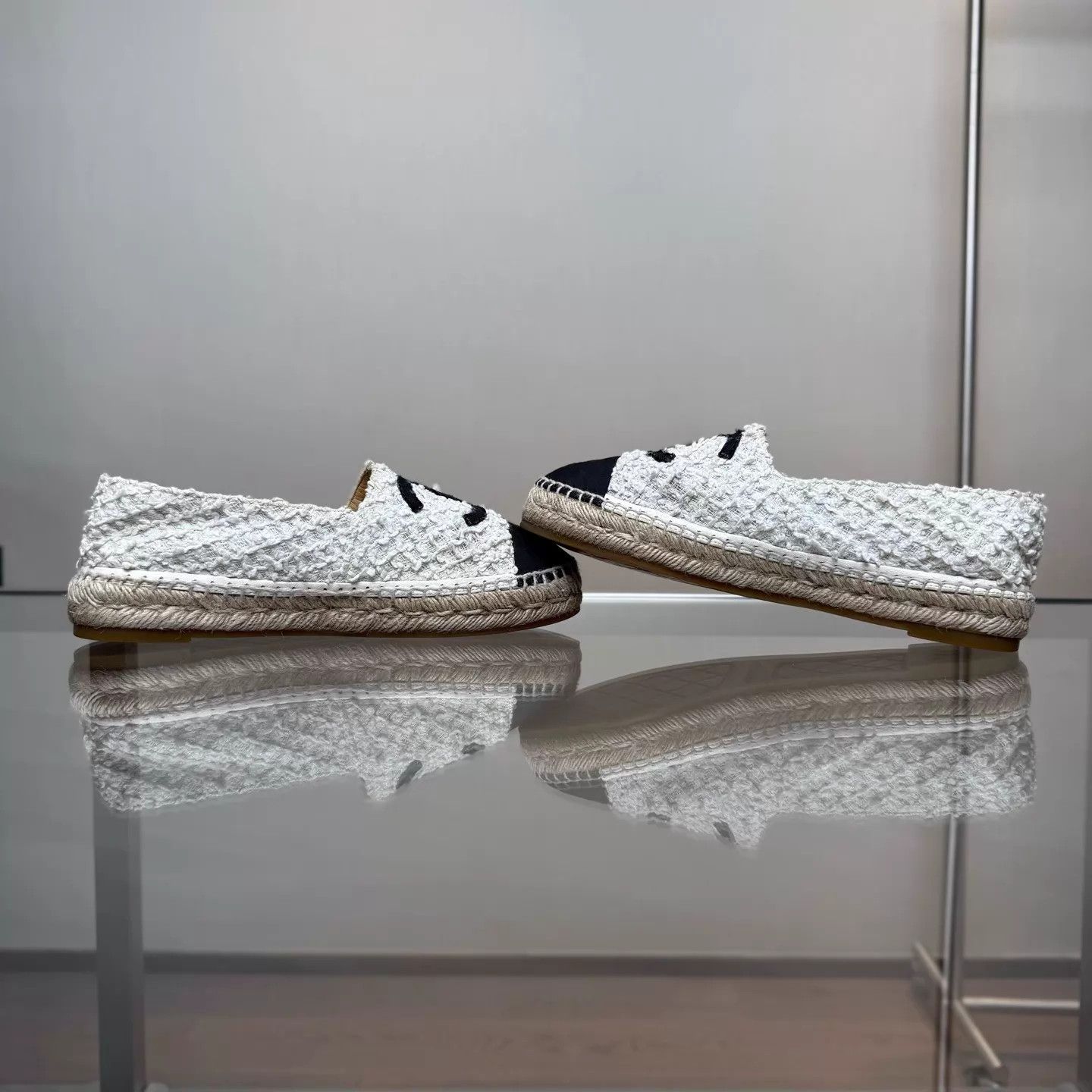 Chanel Chanel Black & White Panda Fisherman Shoes Size 39 98 Size US 8.5 / IT 38.5 - 4 Thumbnail