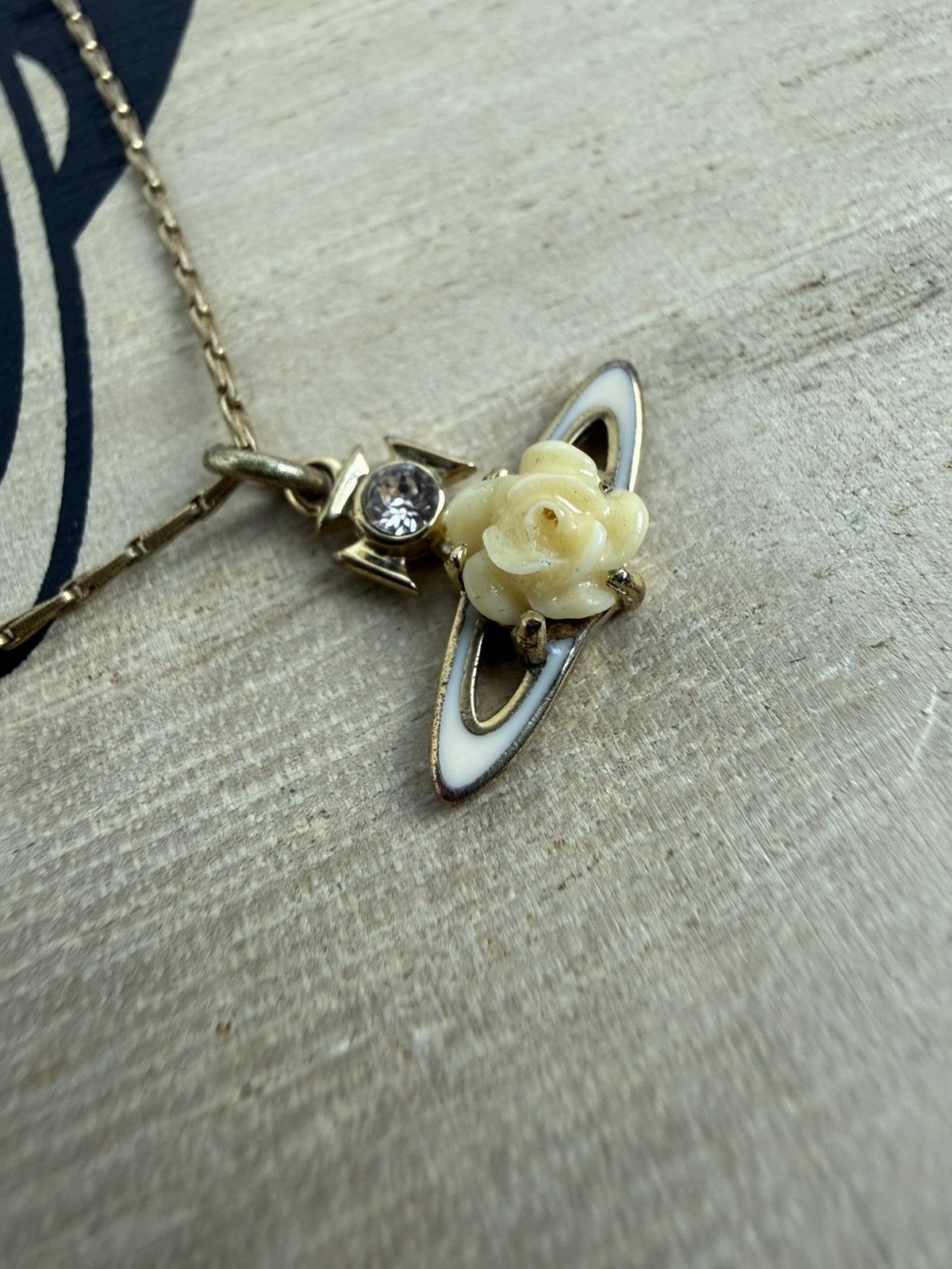 Vivienne Westwood Vivienne Westwood Rose Orb Pendant Necklace In Gold Size ONE SIZE - 2 Thumbnail
