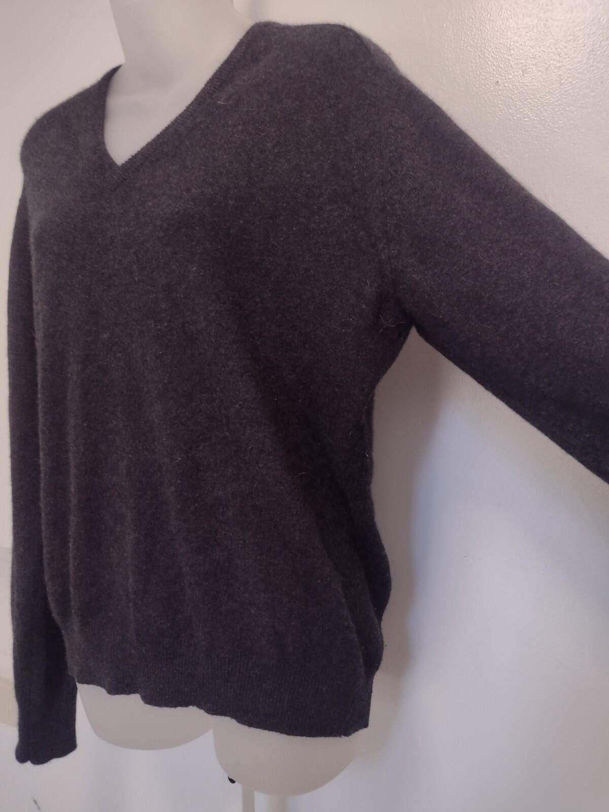 Other Loden Dager 100% Cashmere V Neck Sweater L Gray Minimalist Size US L / EU 52-54 / 3 - 2 Thumbnail